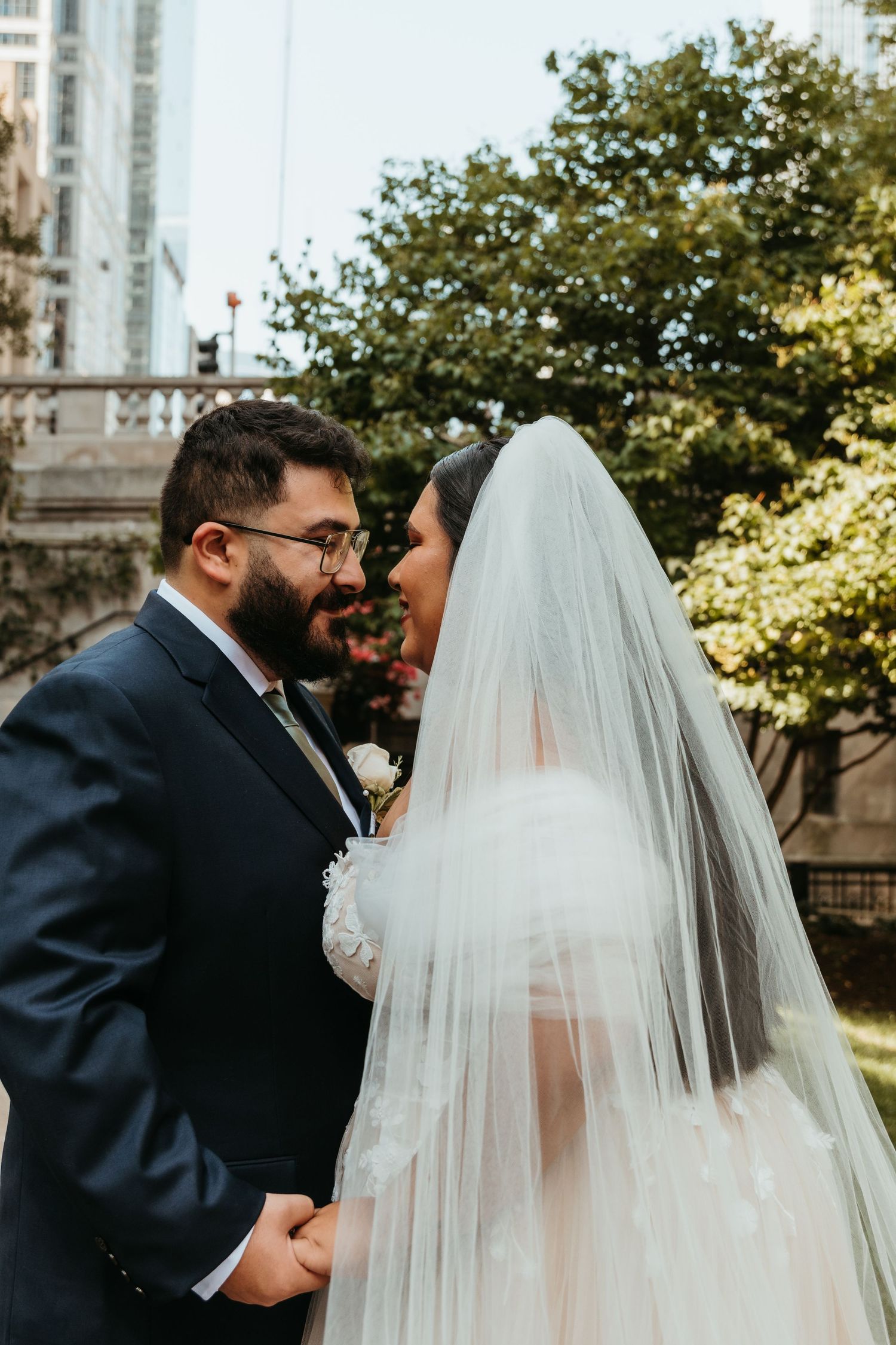 A wedding couple at Chicago Riverwalk in Chicago, Illinois