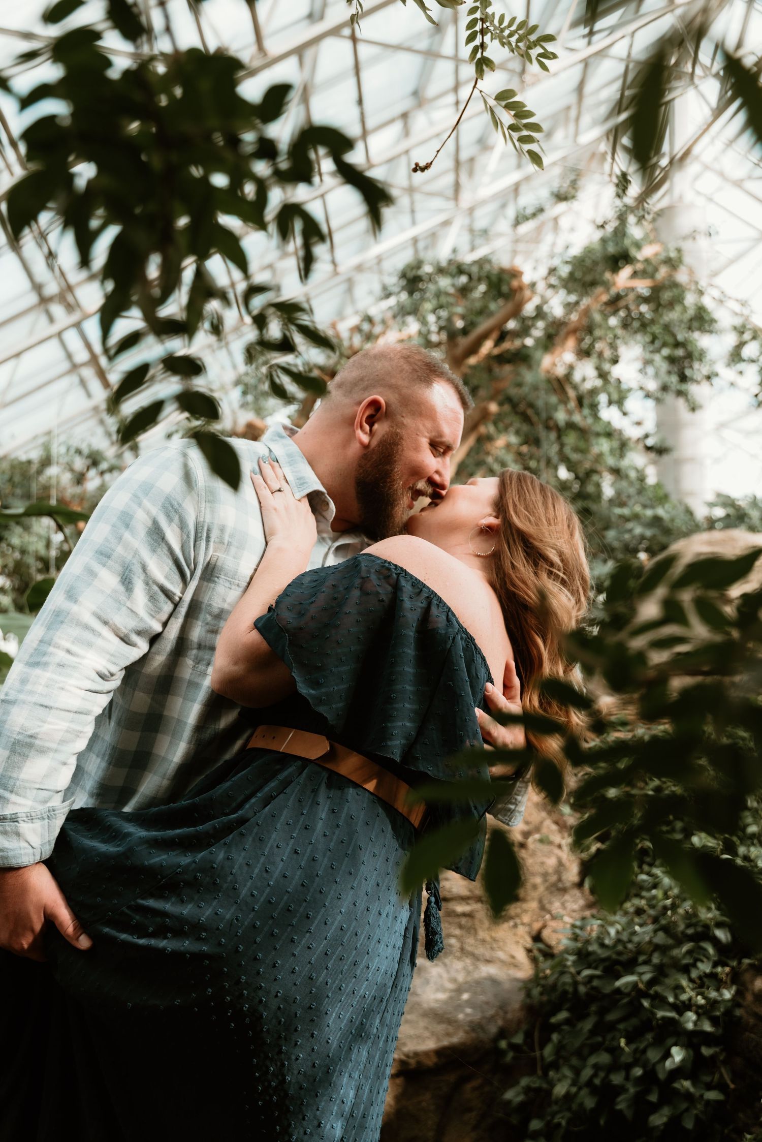 An engagement session at Foellinger-Freimann Botanical Conservatory in Fort Wayne, Indiana