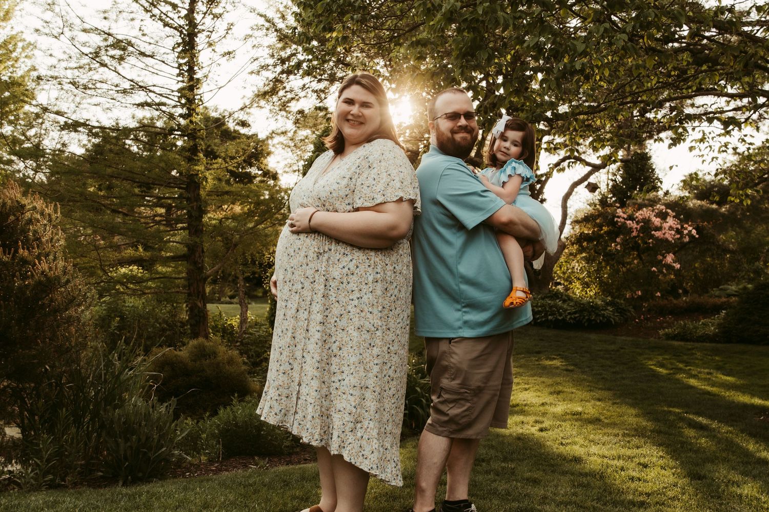 A maternity session at Hamstra Gardens in Wheatfield, Indiana