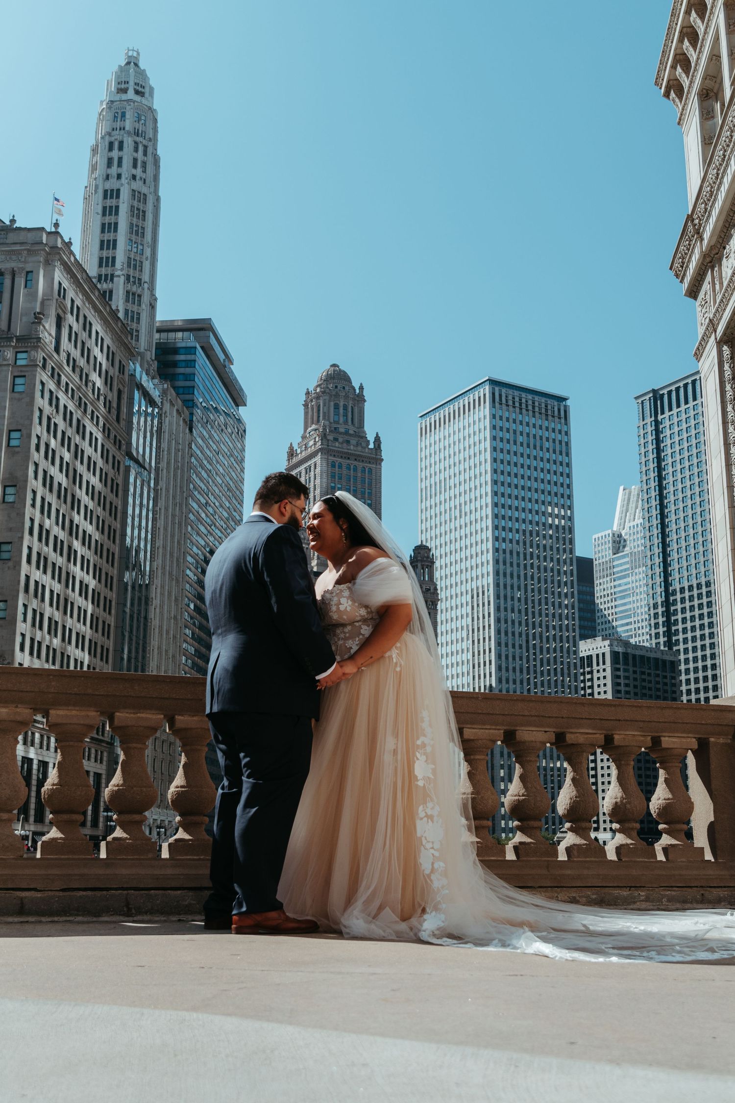 A wedding couple at Chicago Riverwalk in Chicago, Illinois