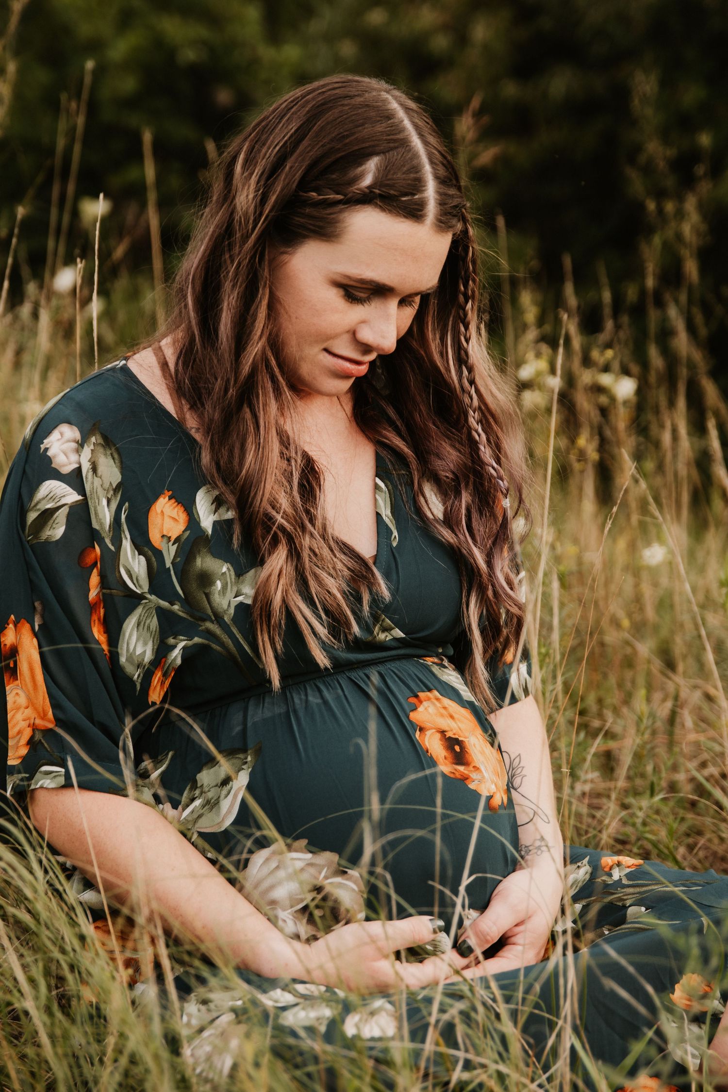 A maternity session at Fairfield Lakes Park in Lafayette, Indiana