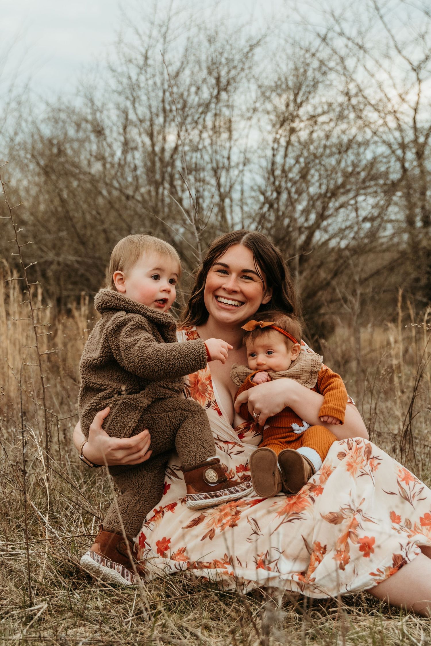 A mommy and me session at Fairfield Lakes Park in Lafayette, Indiana