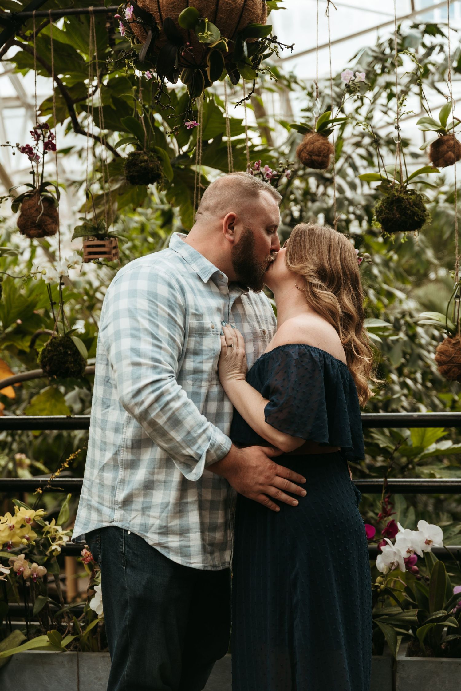 An engagement session at Foellinger-Freimann Botanical Conservatory in Fort Wayne, Indiana