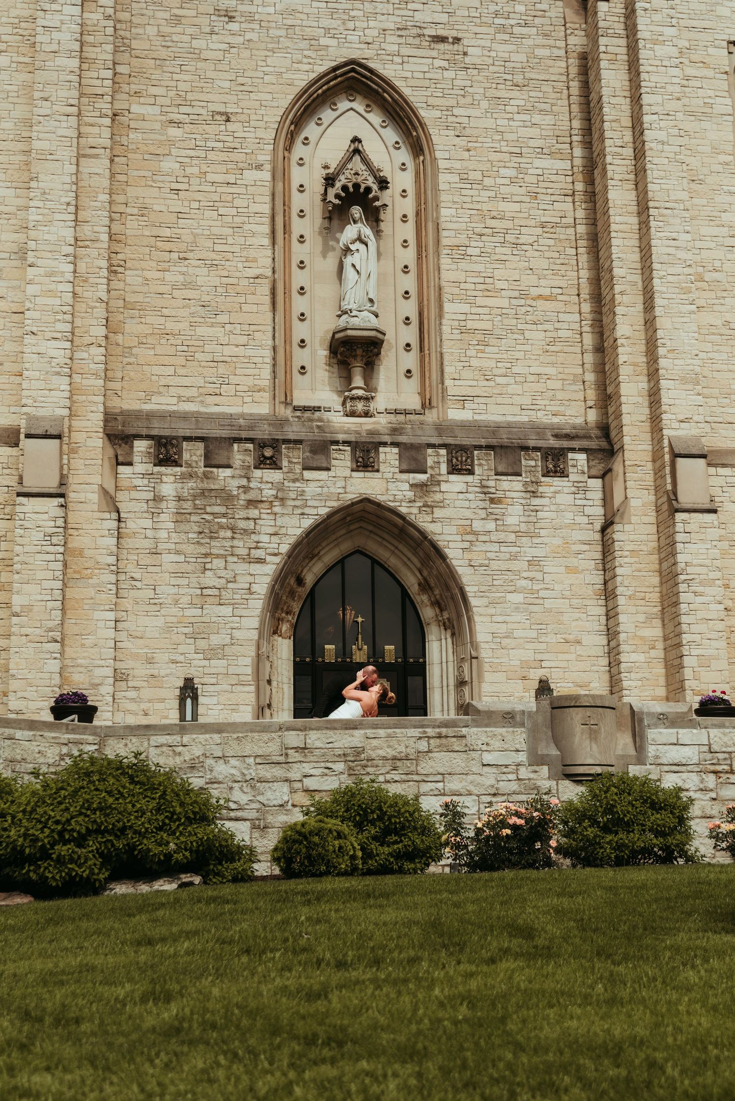 A wedding at Foellinger-Freimann Botanical Conservatory in Fort Wayne, Indiana