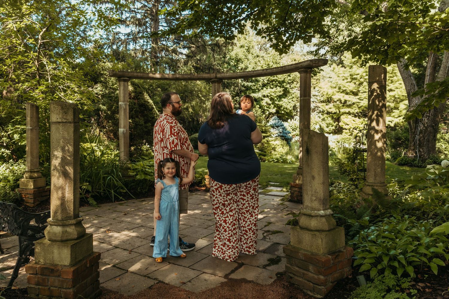 A family session at Hamstra Gardens in Wheatfield, Indiana