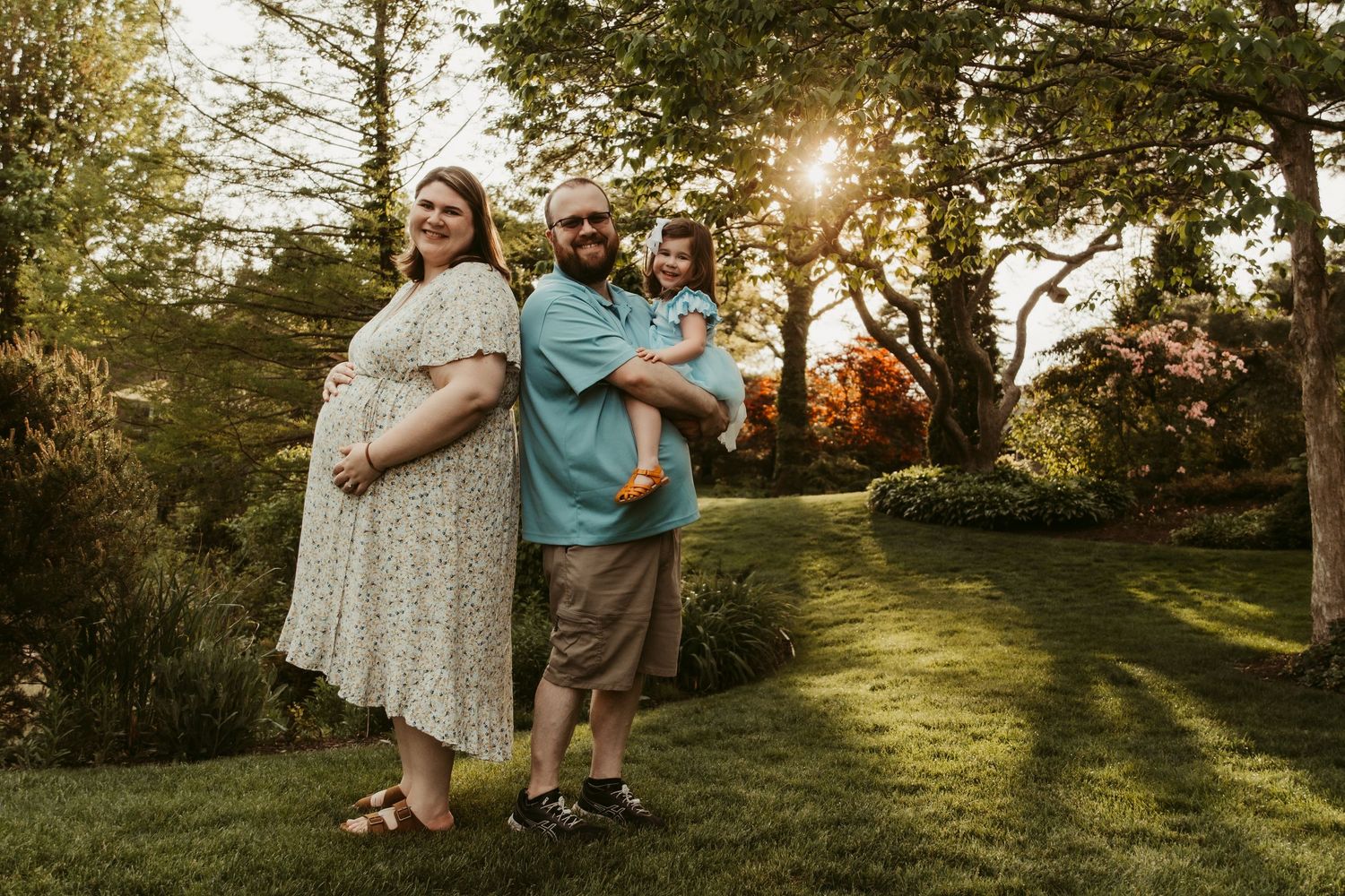 A maternity session at Hamstra Gardens in Wheatfield, Indiana