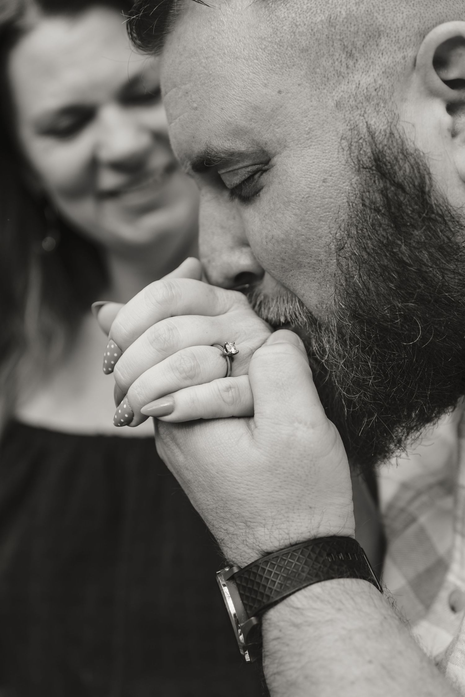 An engagement session at Foellinger-Freimann Botanical Conservatory in Fort Wayne, Indiana
