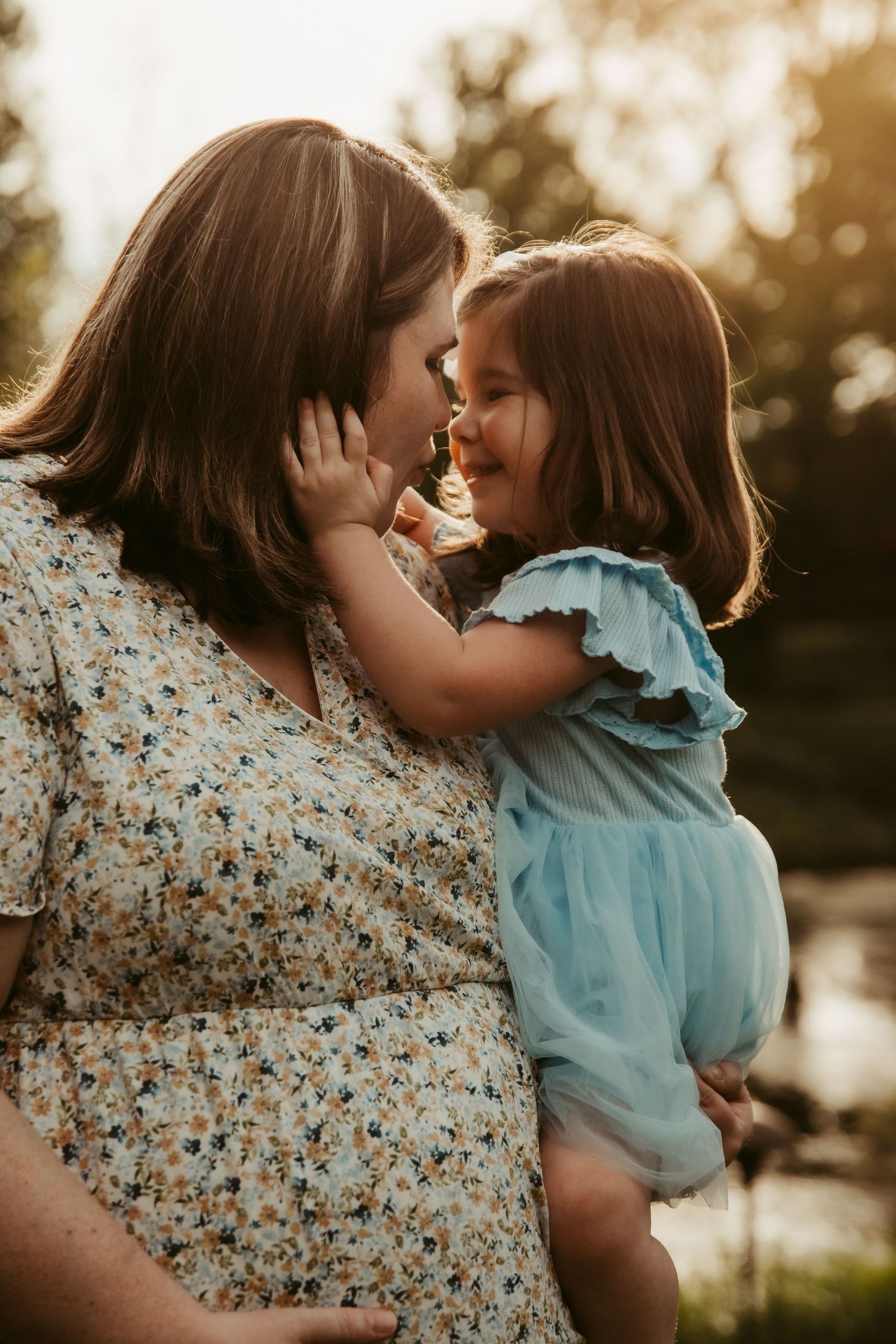 A maternity session at Hamstra Gardens in Wheatfield, Indiana
