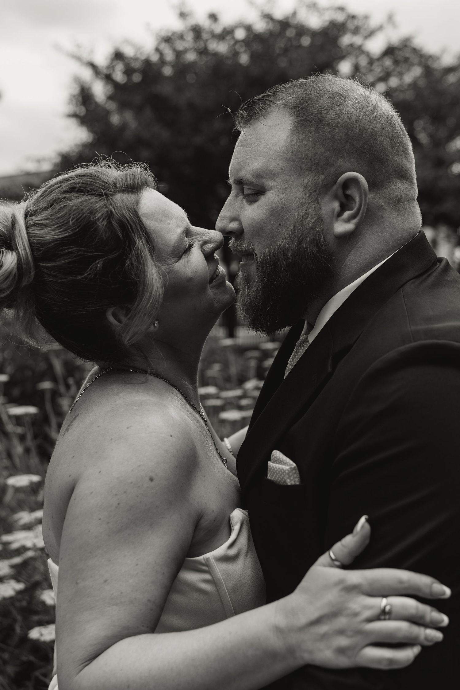 A wedding couple at Foellinger-Freimann Botanical Conservatory in Fort Wayne, Indiana