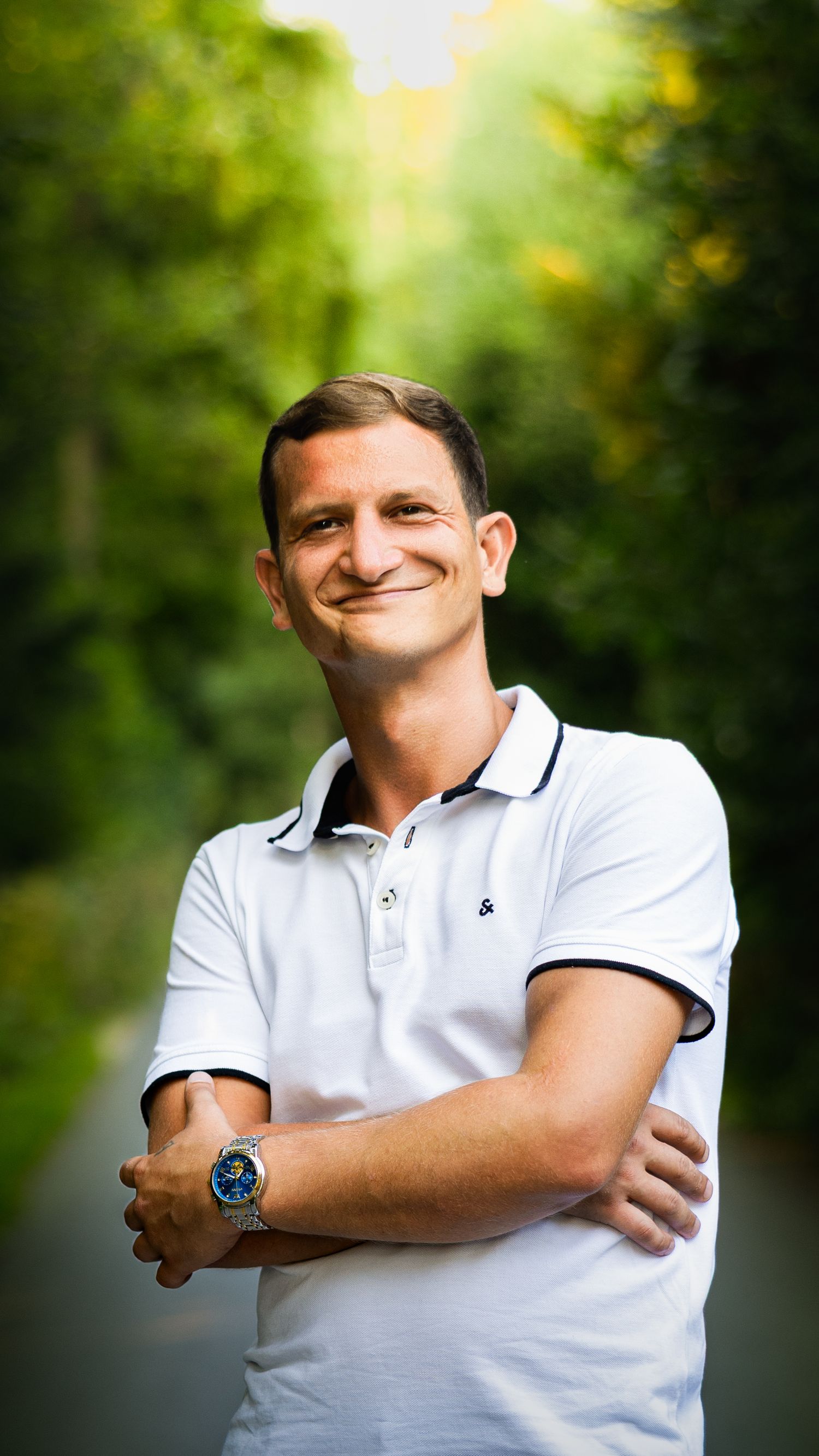 Lebendiges Portrait voller Farbe und Energie, fotografiert von Henrik Gebesmair