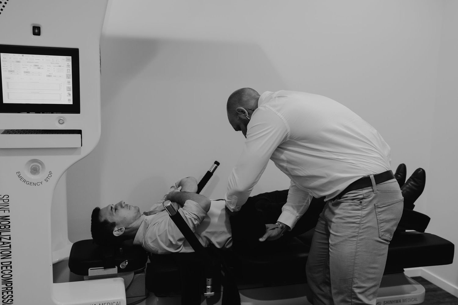 Clinical sequence showing the Spinal MT Core performing hands-free, automated mobilisation with data-driven precision.