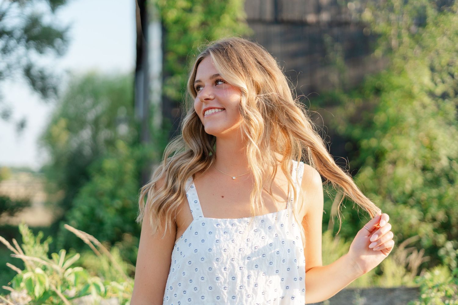 Candid summer portraits showing joyful expressions in a natural outdoor setting.