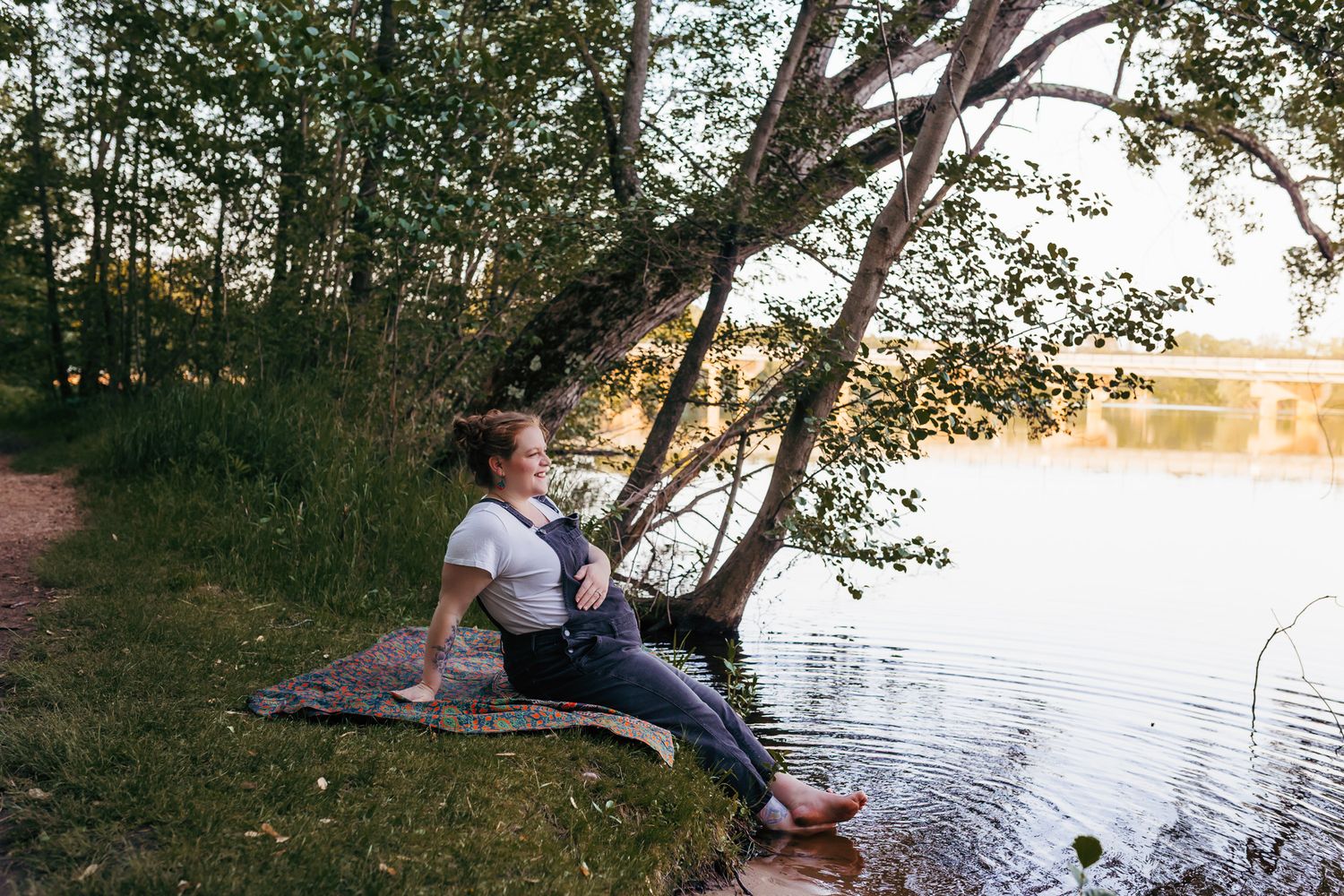 Relaxed maternity session by the River in Wisconsin