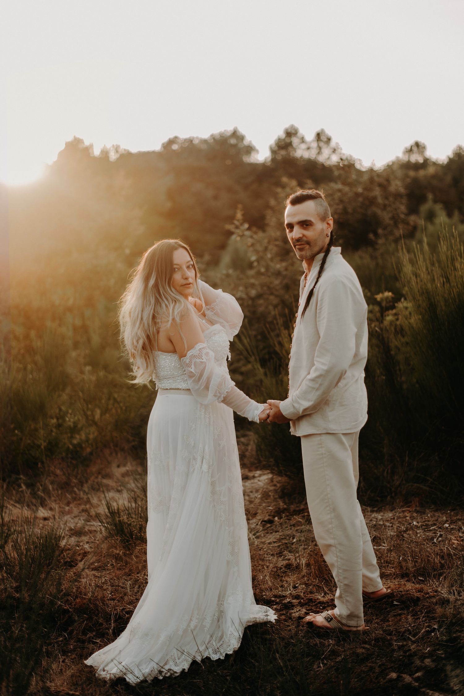 Lena & Niko Korze | Medium & Energeticien. 
Spécialisé en contact defunt, lecture de l'ame, voyance, & vies antérieures. Expert en parasites