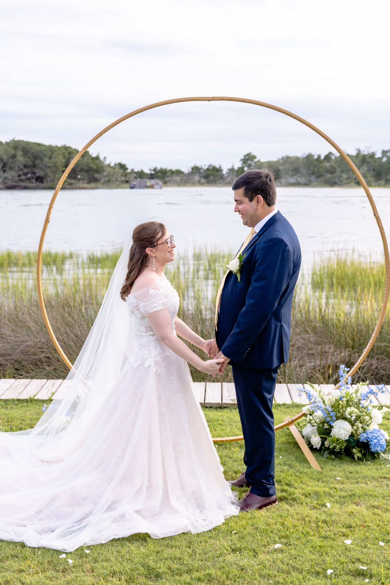waterfront wedding ceremony in Beaufort North Carolina at the Beaufort hotel