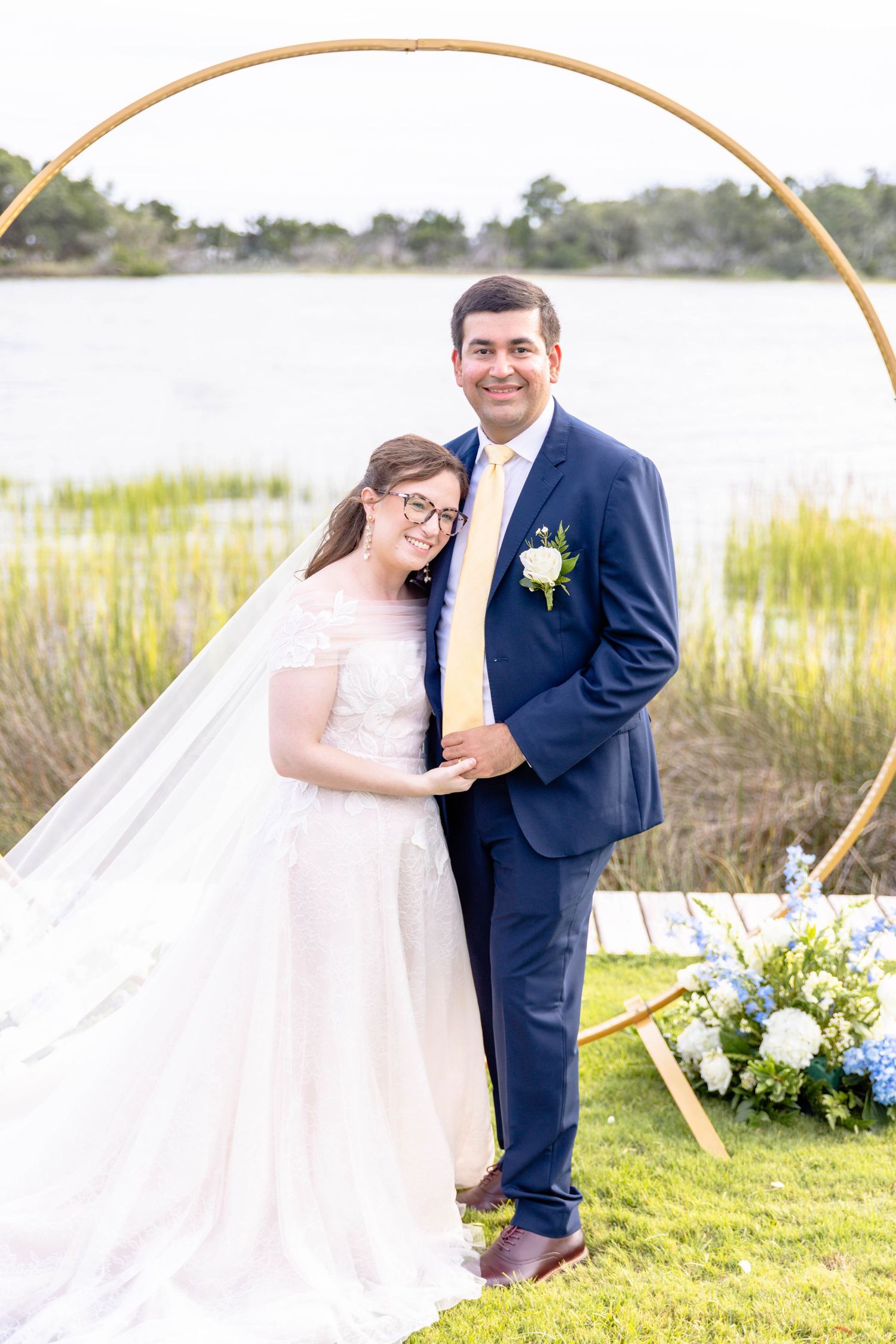 waterfront wedding ceremony in Beaufort North Carolina at the Beaufort hotel