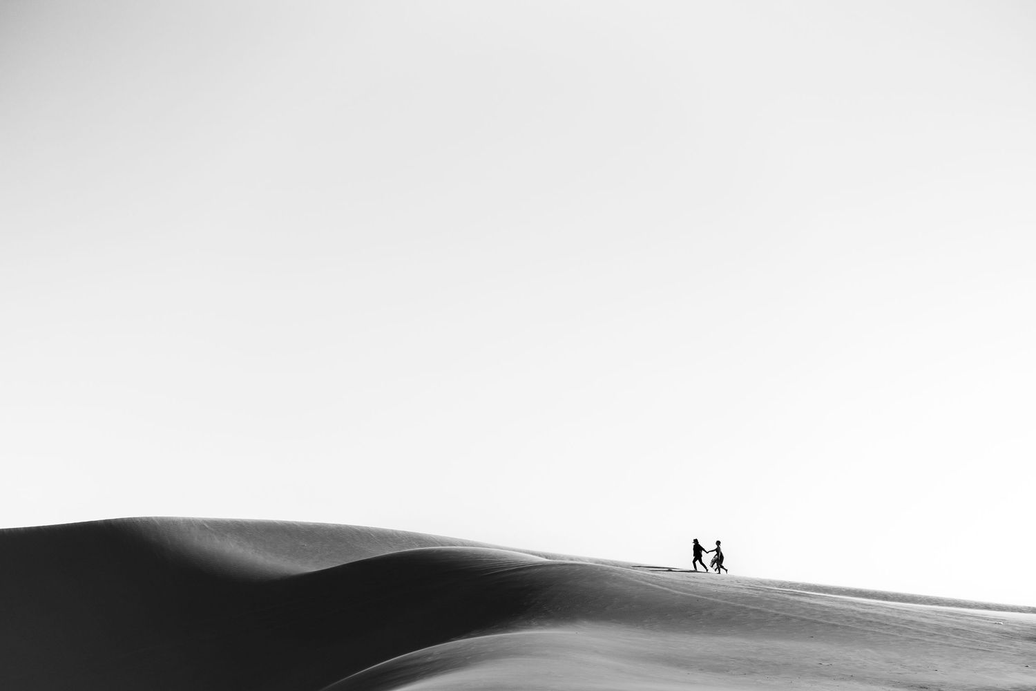 Black & White - Glamis Sand Dunes - Engagement photography - Southern California - by Nicholas Sitarski 2022