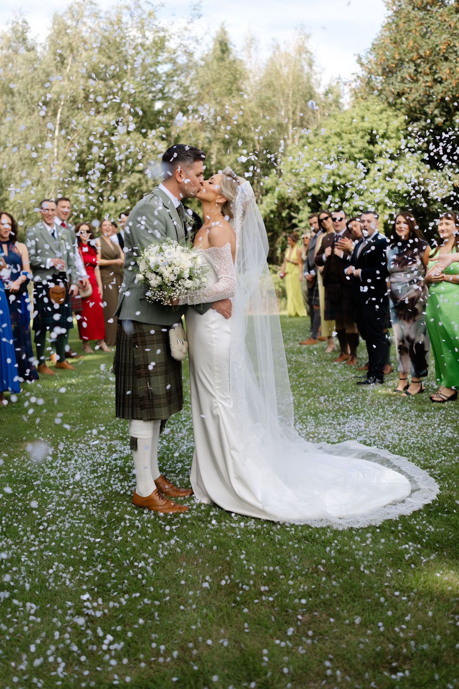 Edinburgh wedding photographer the seton gardens 

James Bailey photography