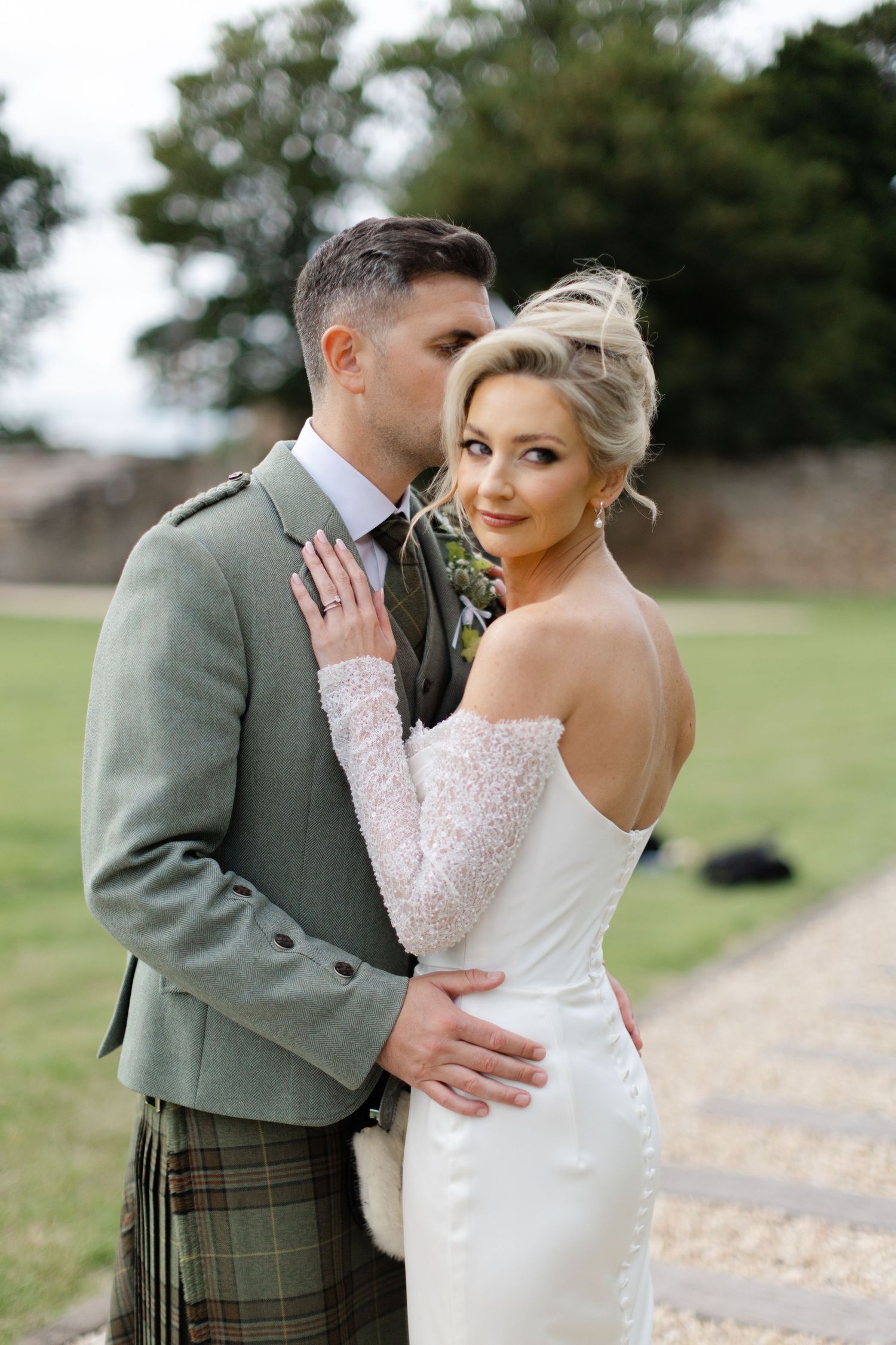 Edinburgh wedding photographer the seton gardens 

James Bailey photography