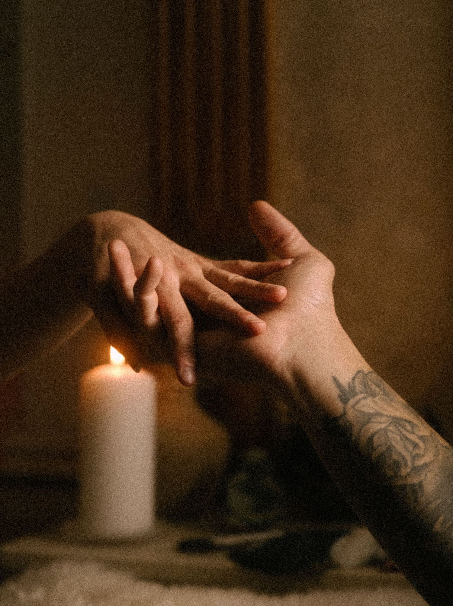 lovers hands holding in the sunlight
