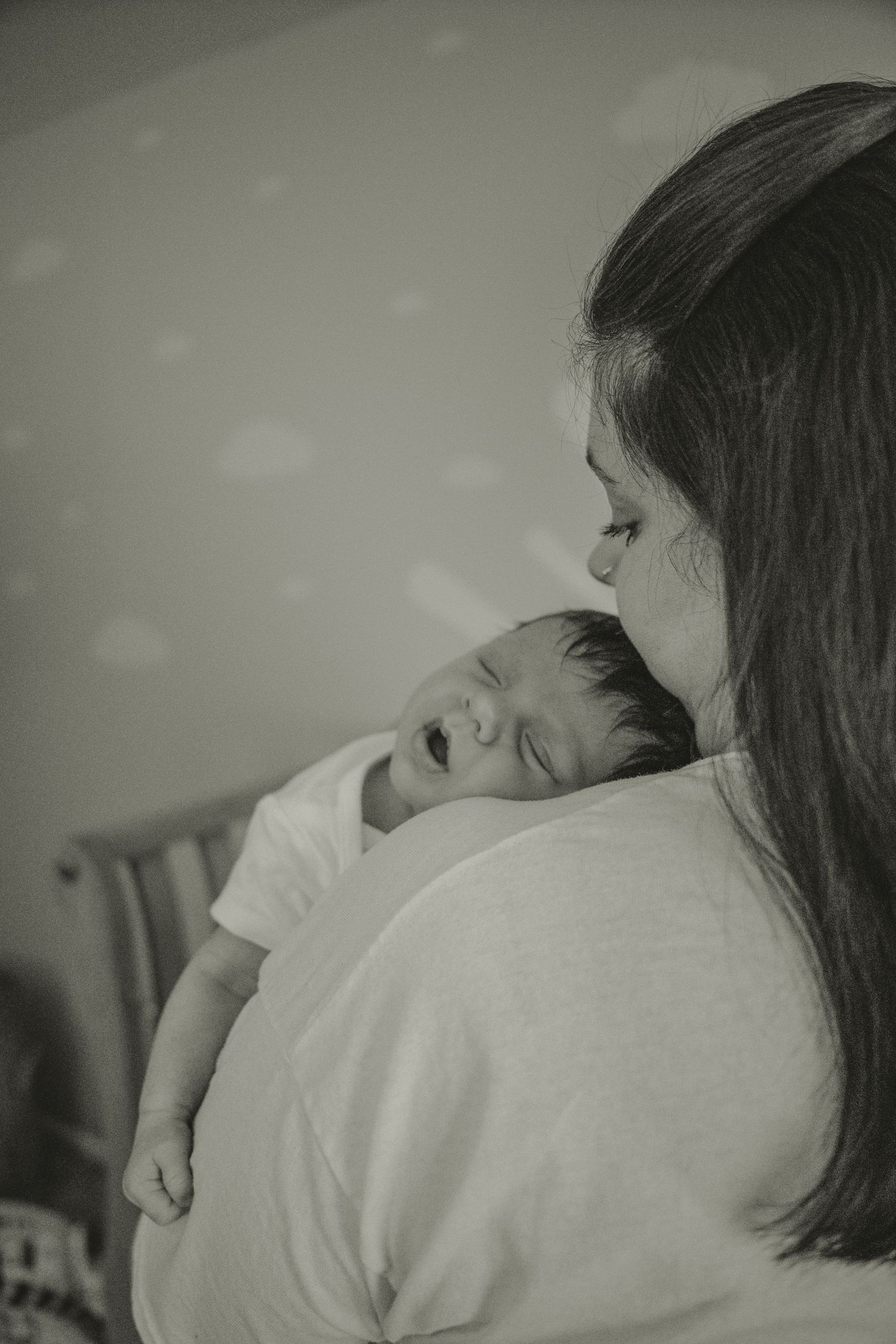 Family lifestyle session feating mother and newborn snuggling.