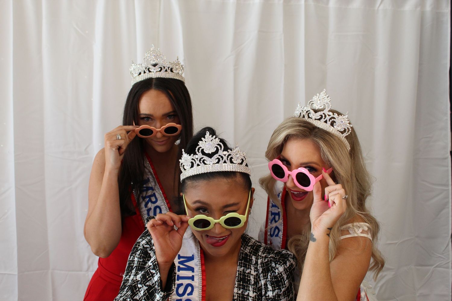 Idaho Queens posing for photo booth photos at pageant workshop