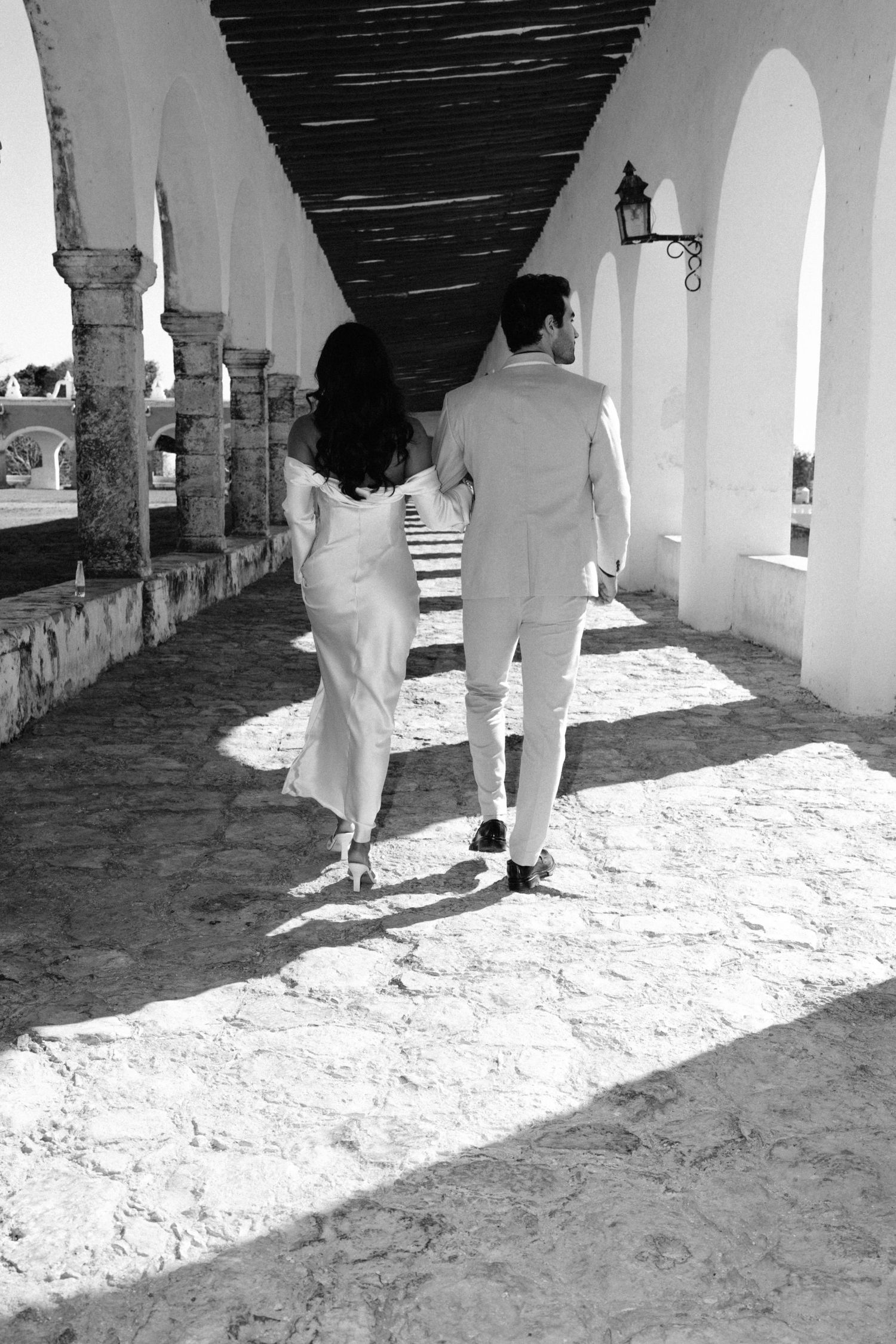 couple sesion in destination wedding