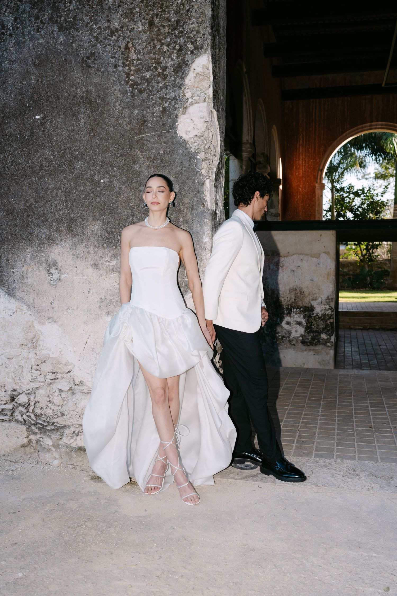 couple sesion in destination wedding