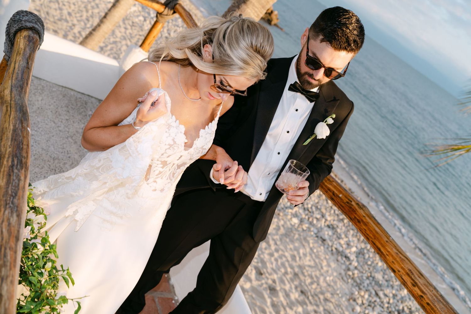 couple sesion in destination wedding