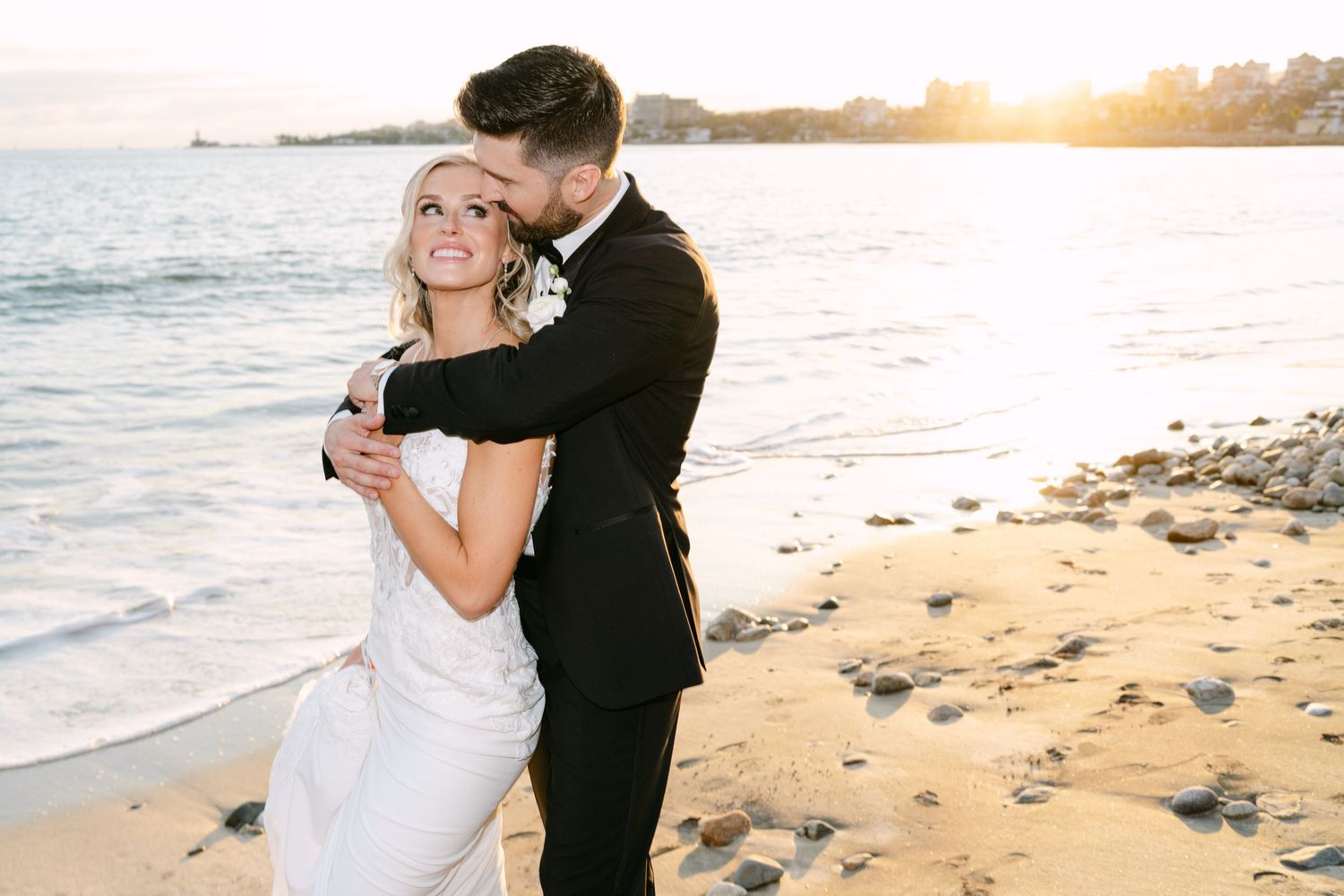 couple sesion in destination wedding