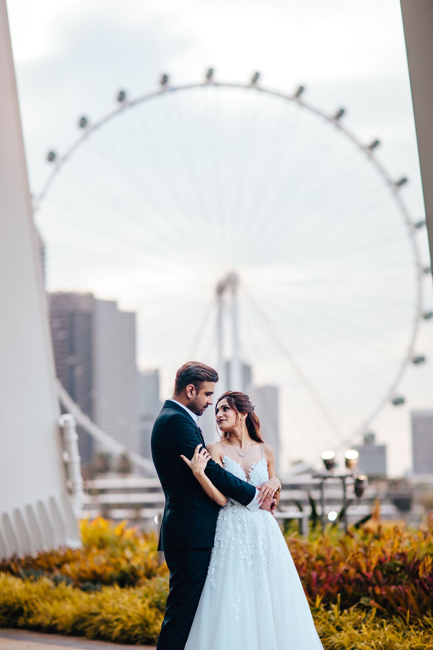 Couple posing near Singapore Flyer, iconic city pre wedding shoot