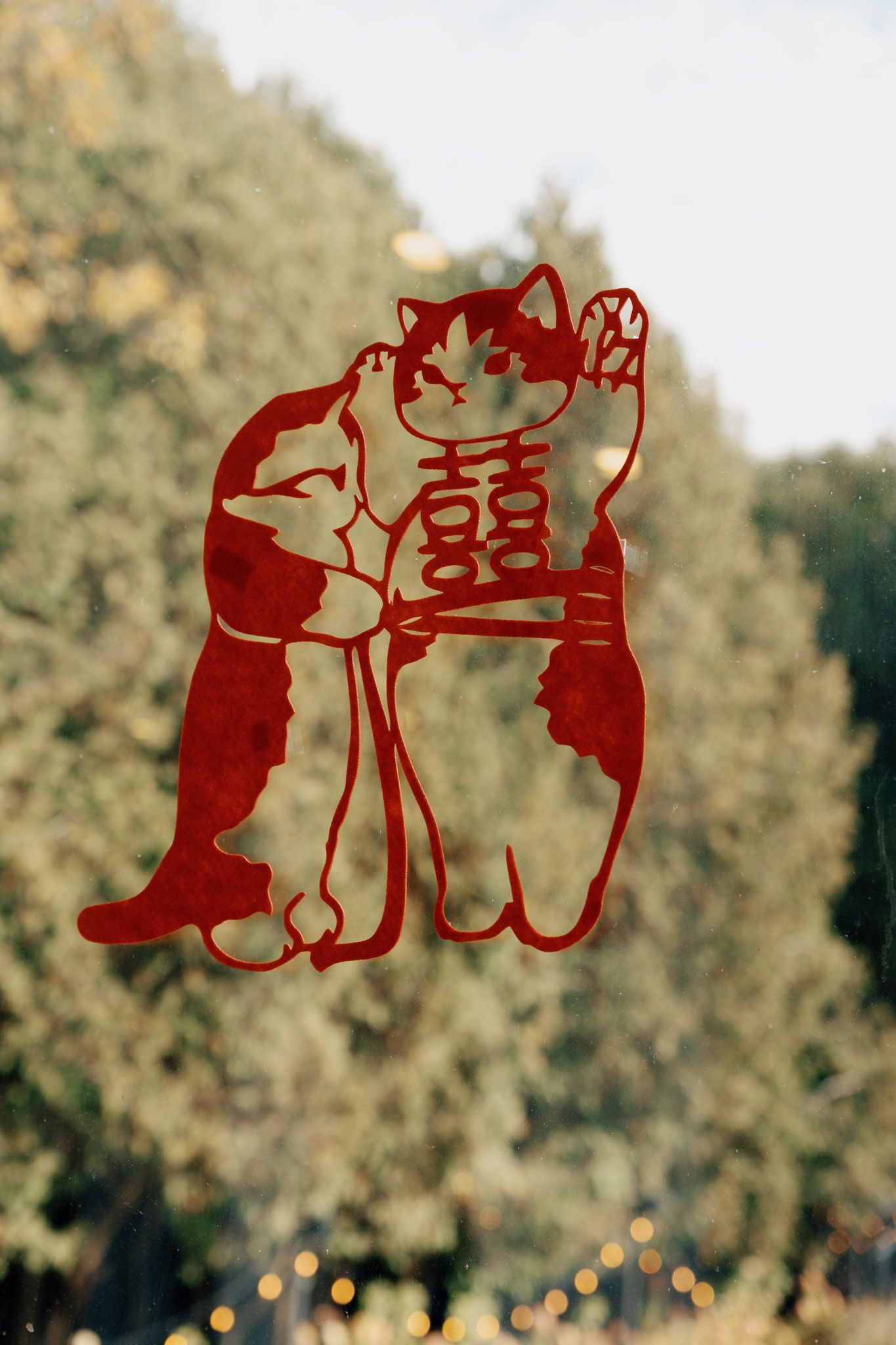 Red paper-cut cats holding a double happiness symbol at Razi Estate in Schomberg for traditional Chinese wedding décor.