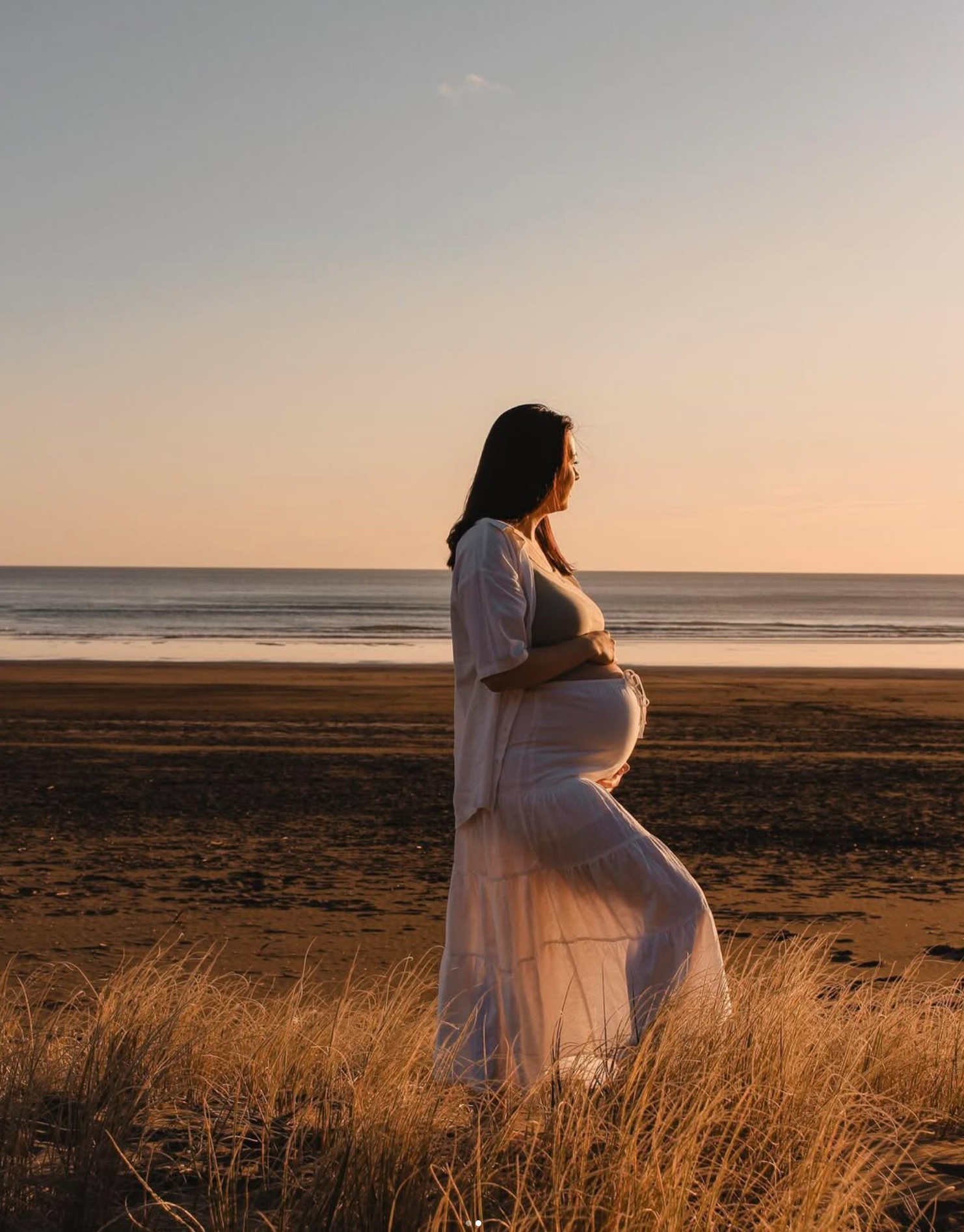 Maternity Photographer based in Auckland. Photographing during golden hour.  The sunset in the background creating beautiful golden photos.