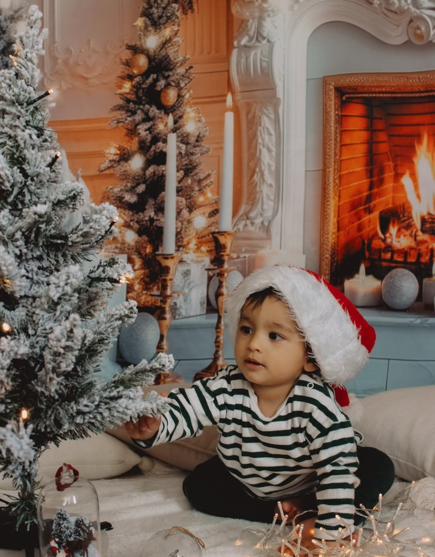 Warm white winter Christmas mini sessions photos, Auckland studio.
