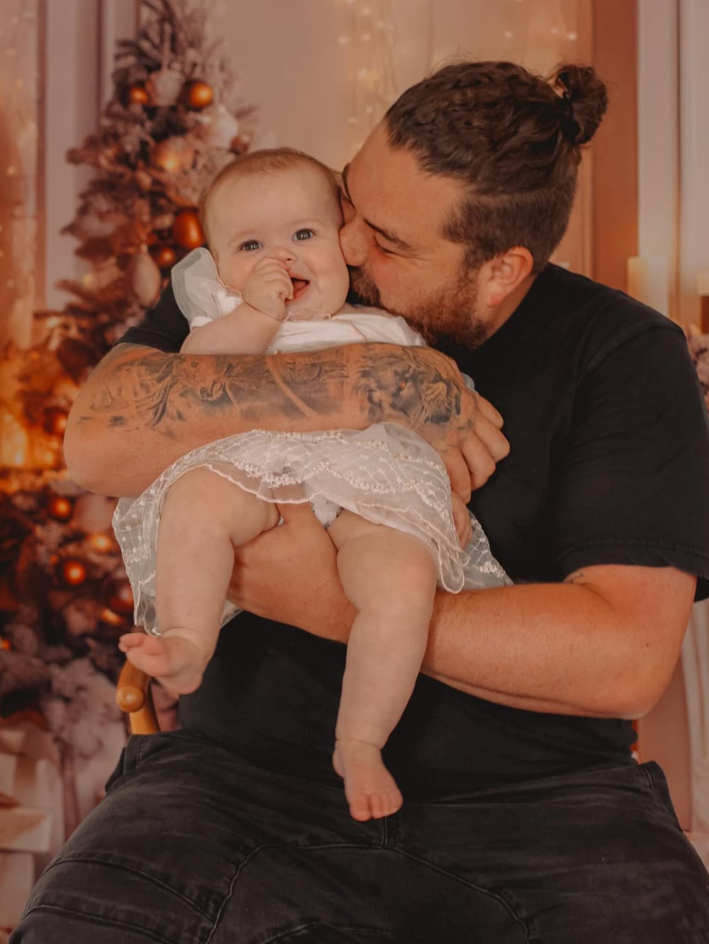 Dad and baby Christmas mini sessions photo studio, Aucklalnd.