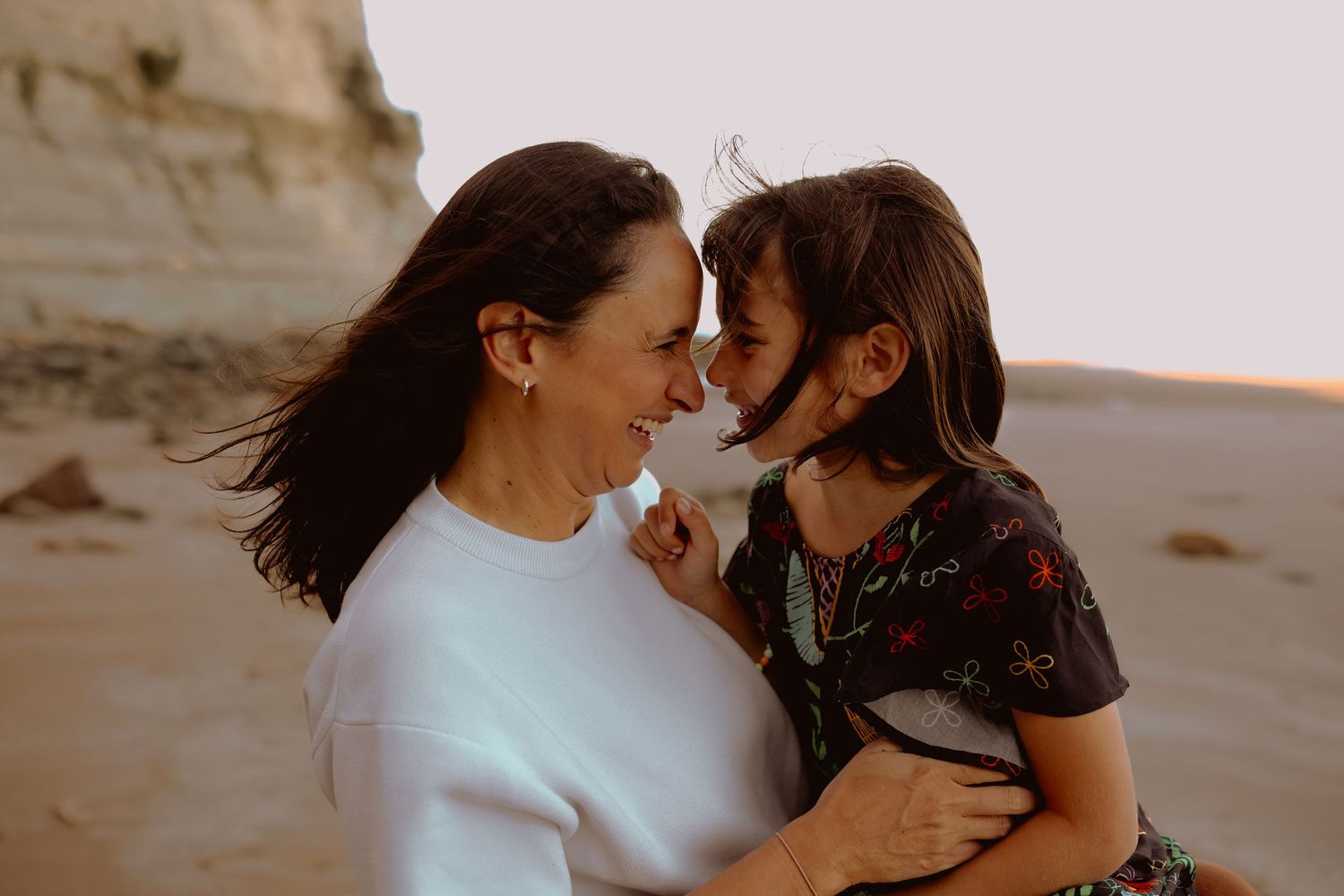 Family Photographer based in Auckland. Beautiful mother and daughter moment.