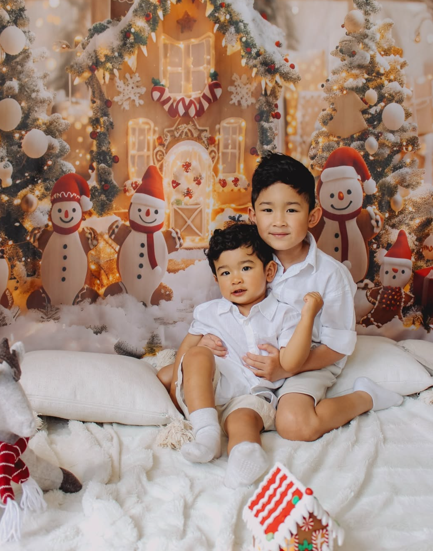 Siblings Christmas mini sessions photos, Auckland studio.