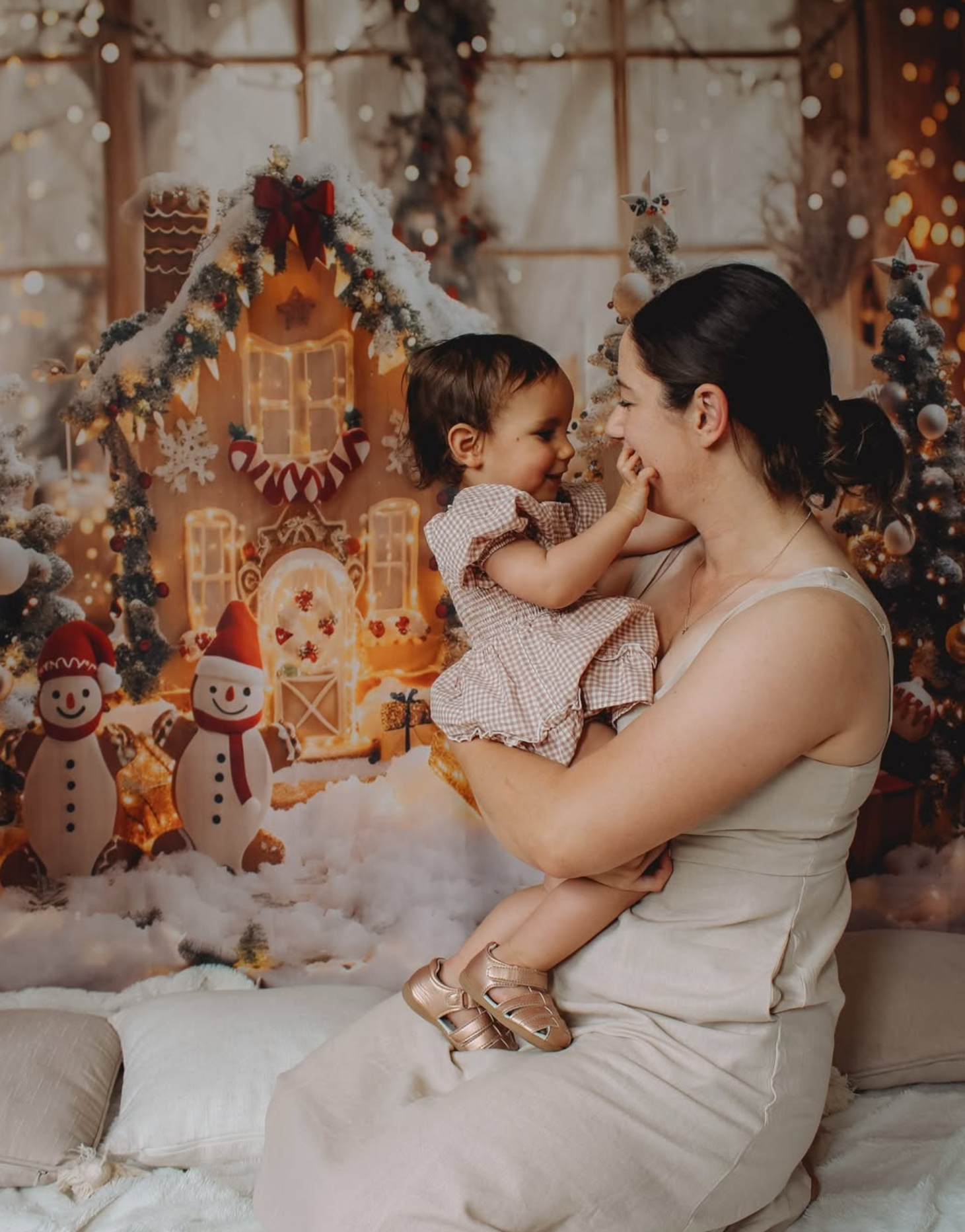 Mum and baby Christmas mini sessions photos, Auckland studio.