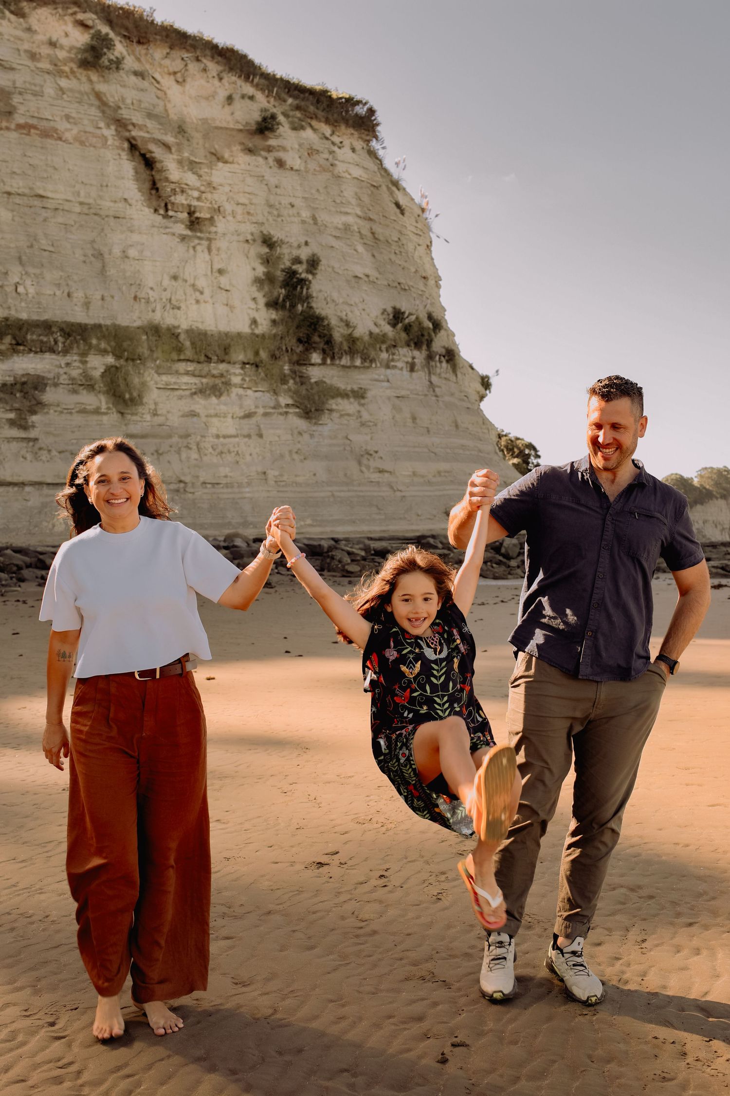 Family Photographer based in Auckland. Photographing during golden hour, and sunset.