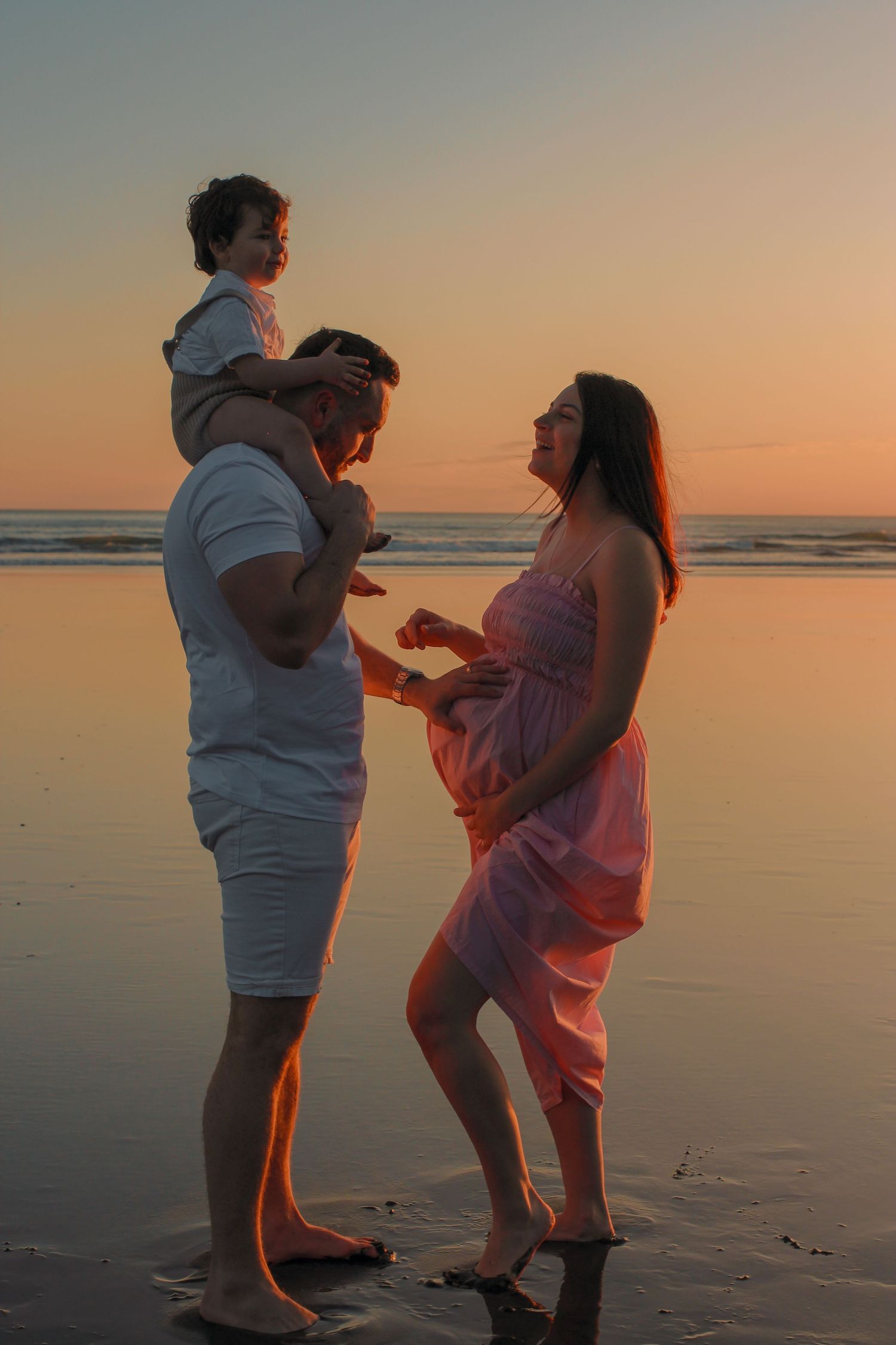 Maternity Photographer based in Auckland. Photographing during golden hour.  Photos taken at Piha Beach, natural photography.