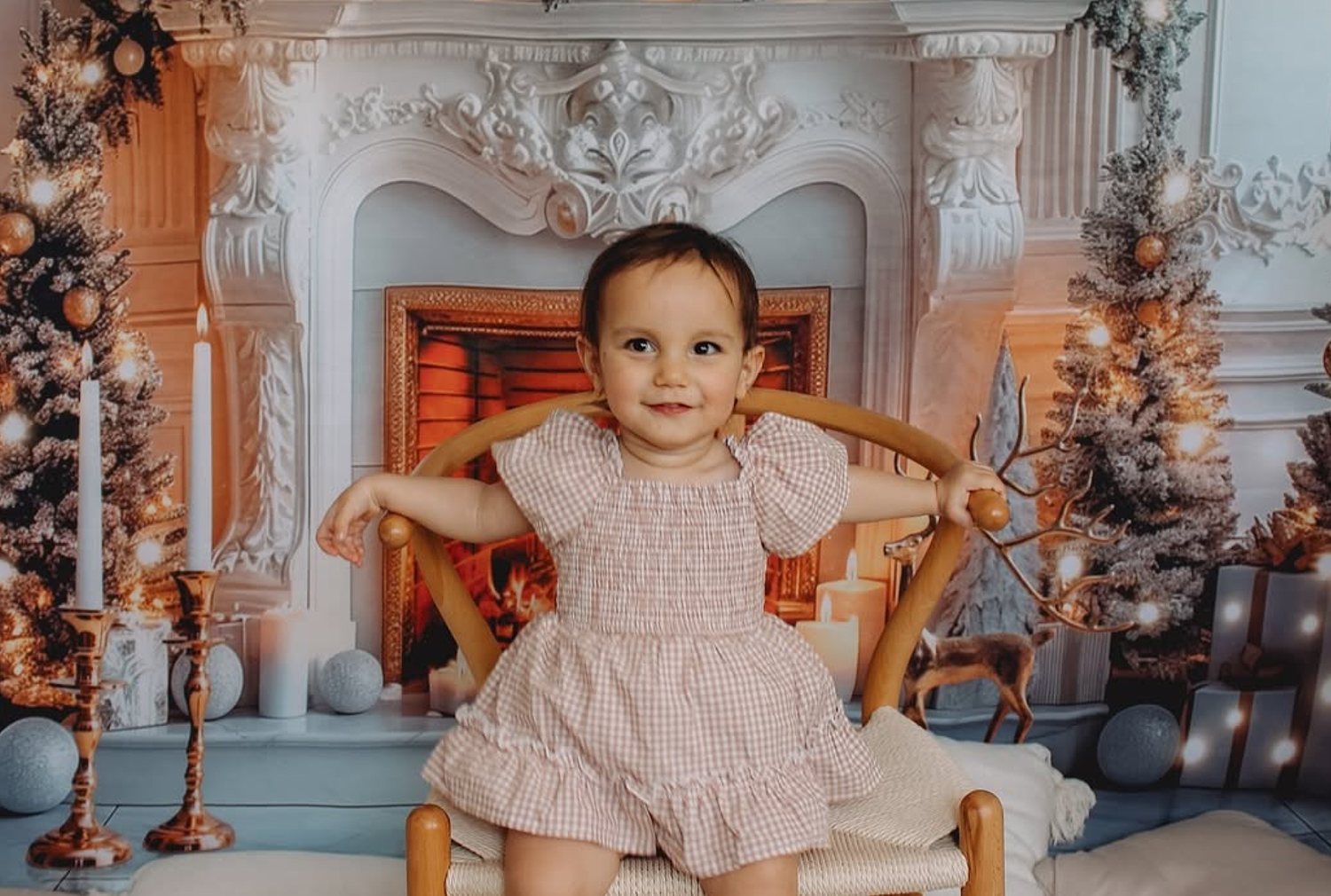 Toddler Christmas mini sessions photos, Auckland studio.