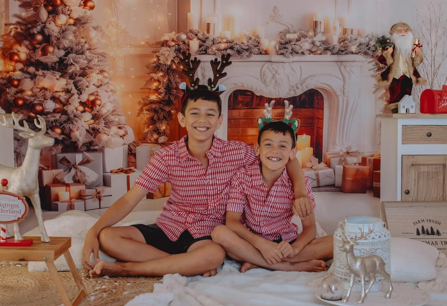 Matching Xmas outfits, Christmas photo studio sessions. Auckland.