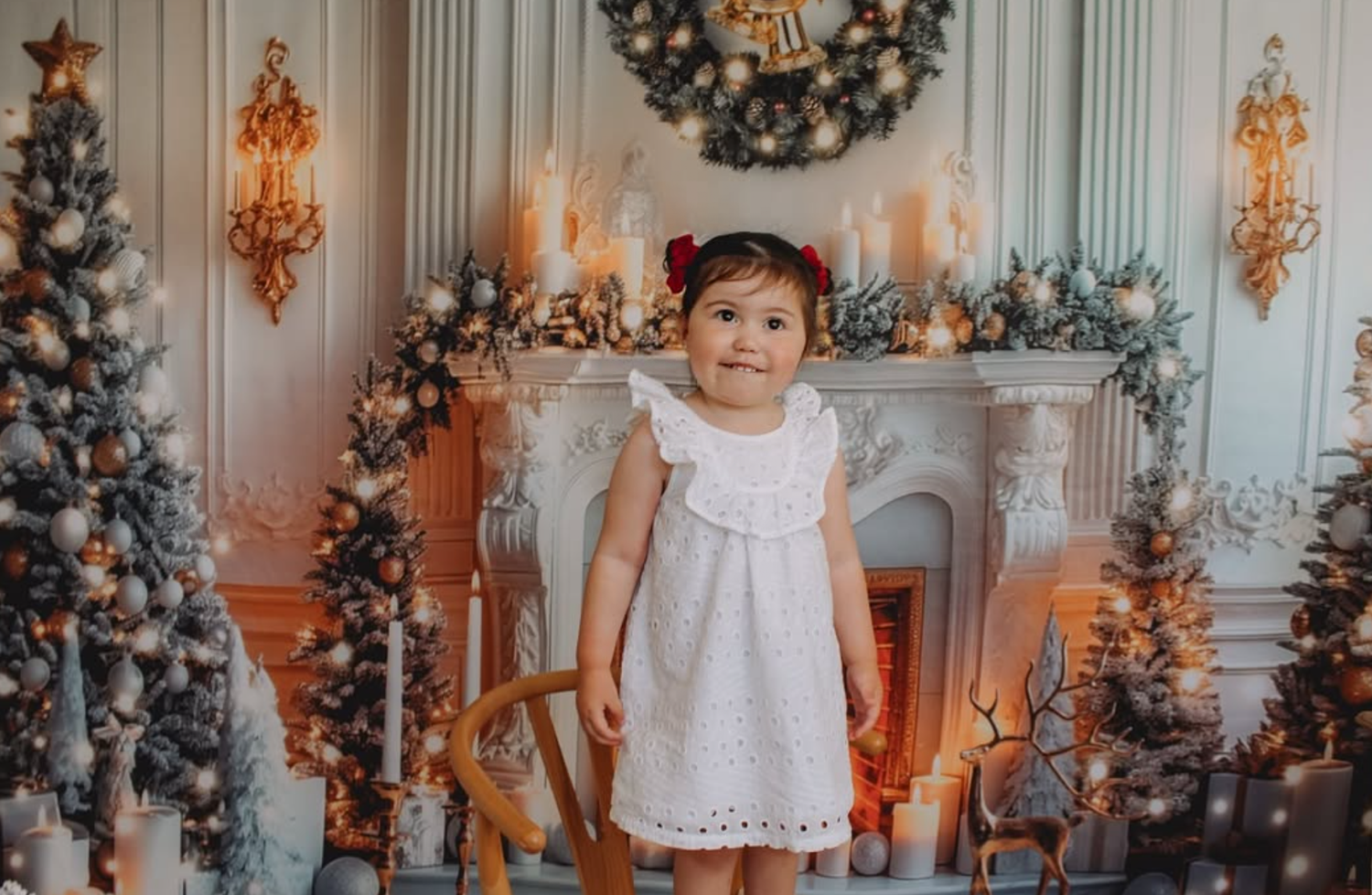 Playful and enjoyable Christmas mini sessions photos, Auckland studio.