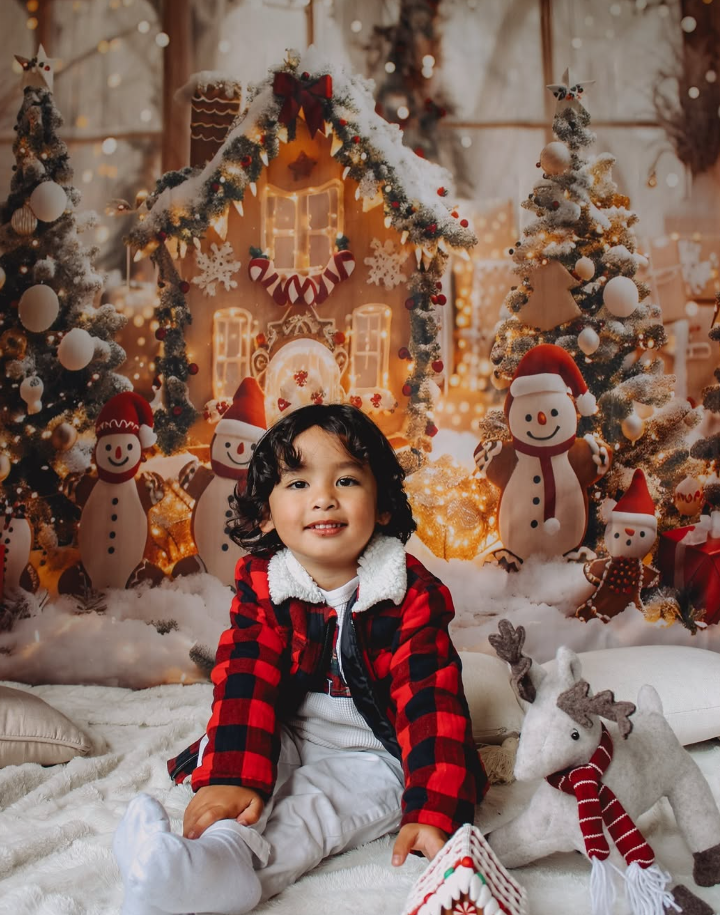 Ginger Bread man house Christmas mini sessions photos, North Shore, Auckland studio