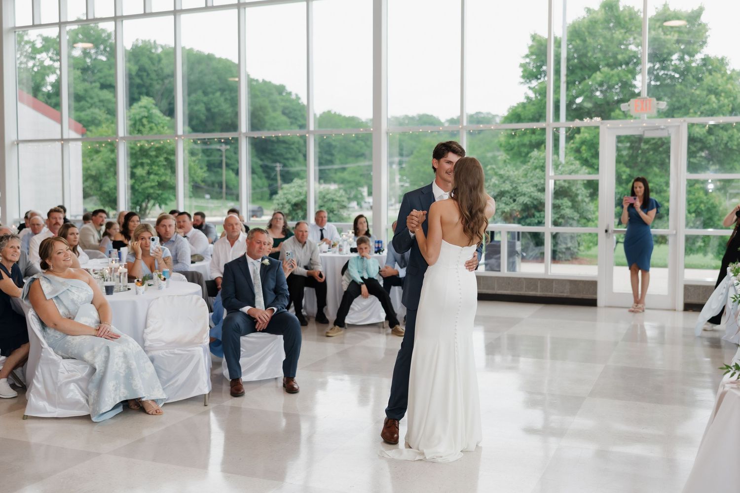 wedding photos dancing