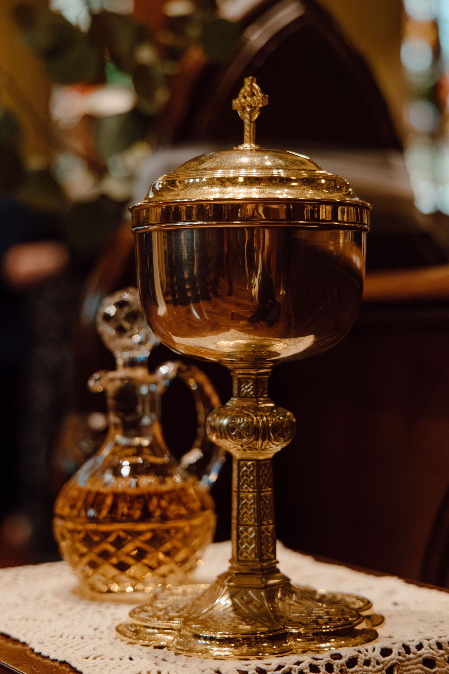 Body and Blood of Christ displayed at a Catholic wedding, honoring the sacred beauty of the Eucharist and the couple’s covenant in faith.