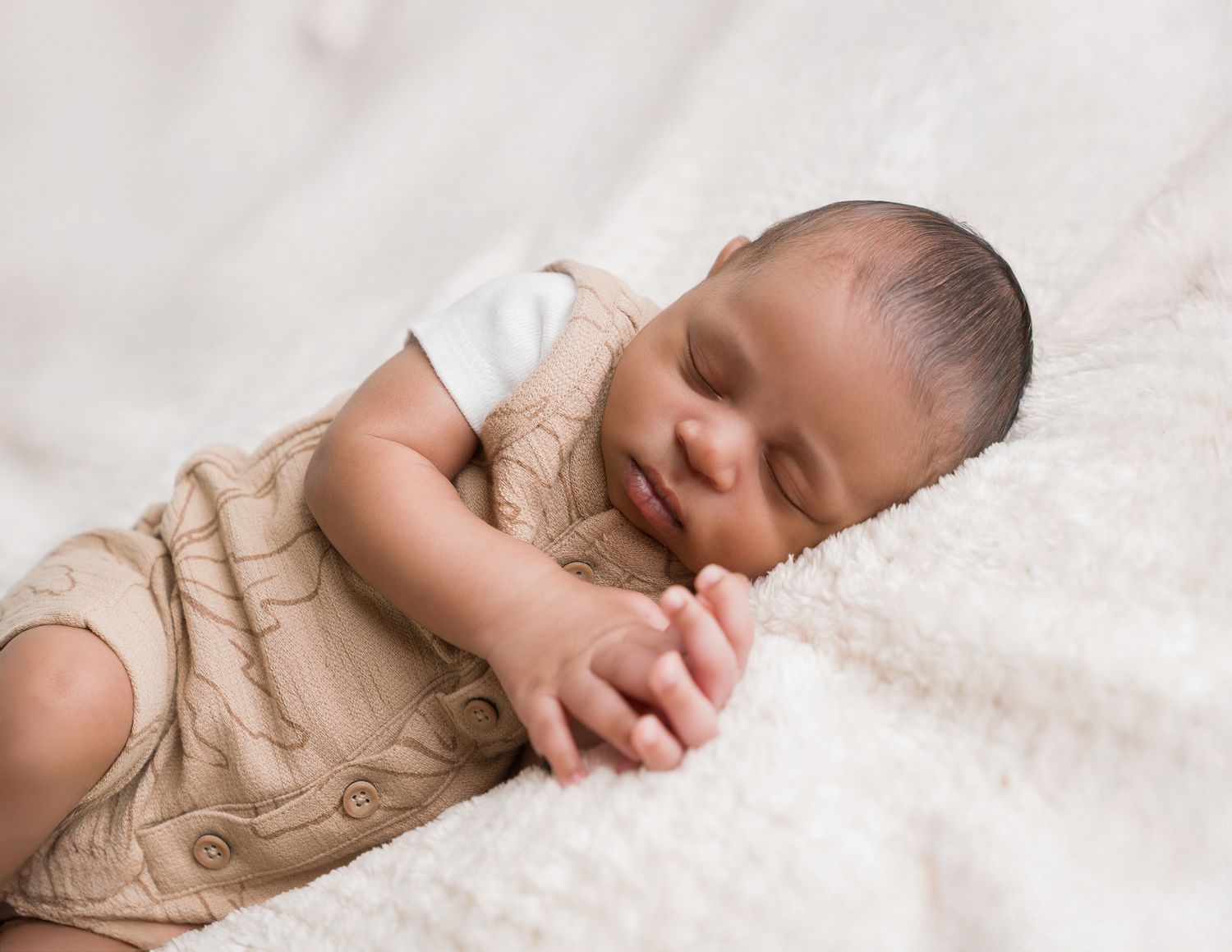 Newborn photographer serving Arlington and DFW