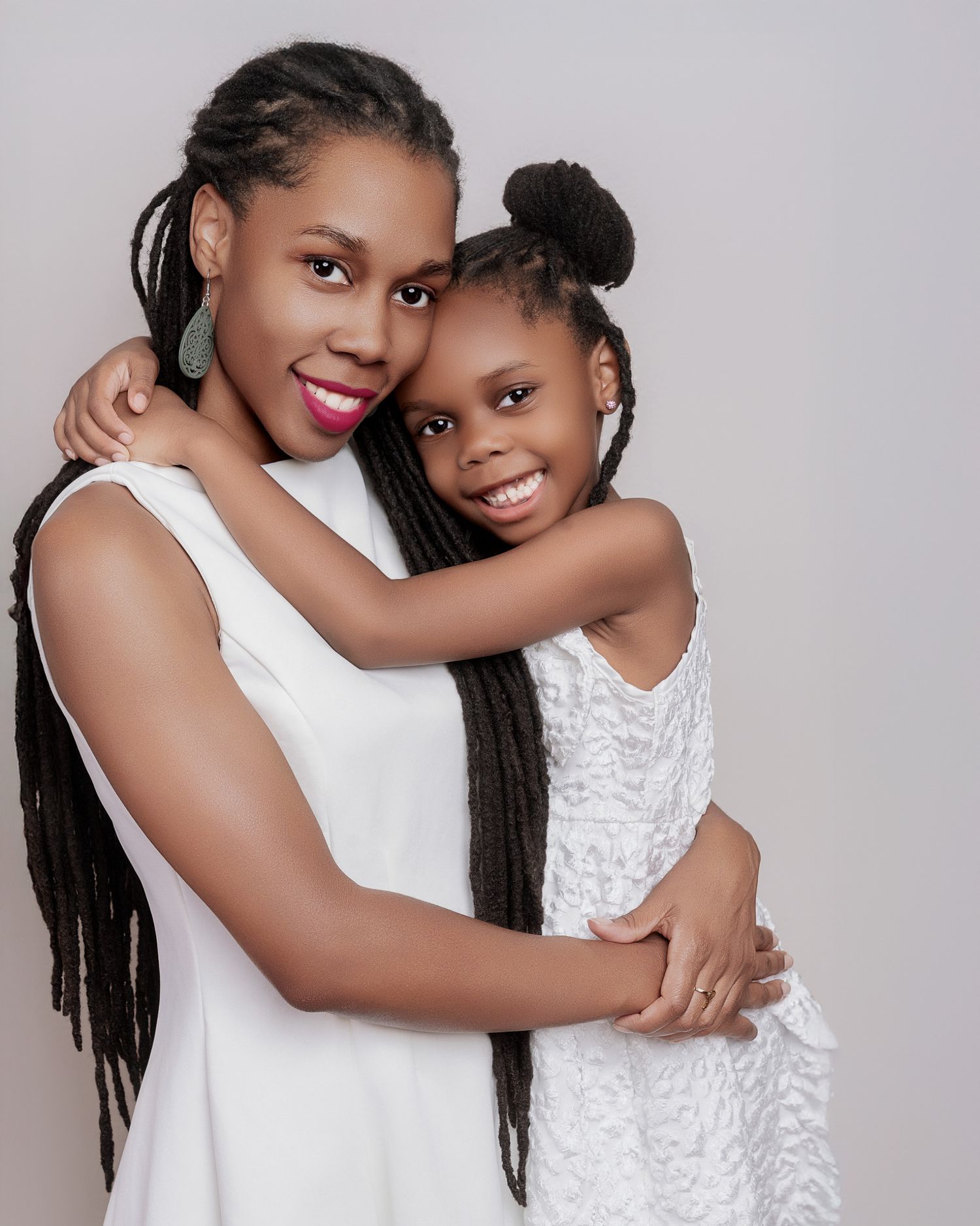 Natural family portrait photographer in DFW