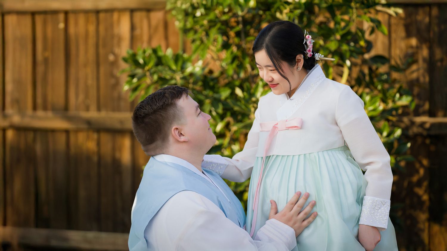 Calm outdoor Family & maternity photography in Arlington TX