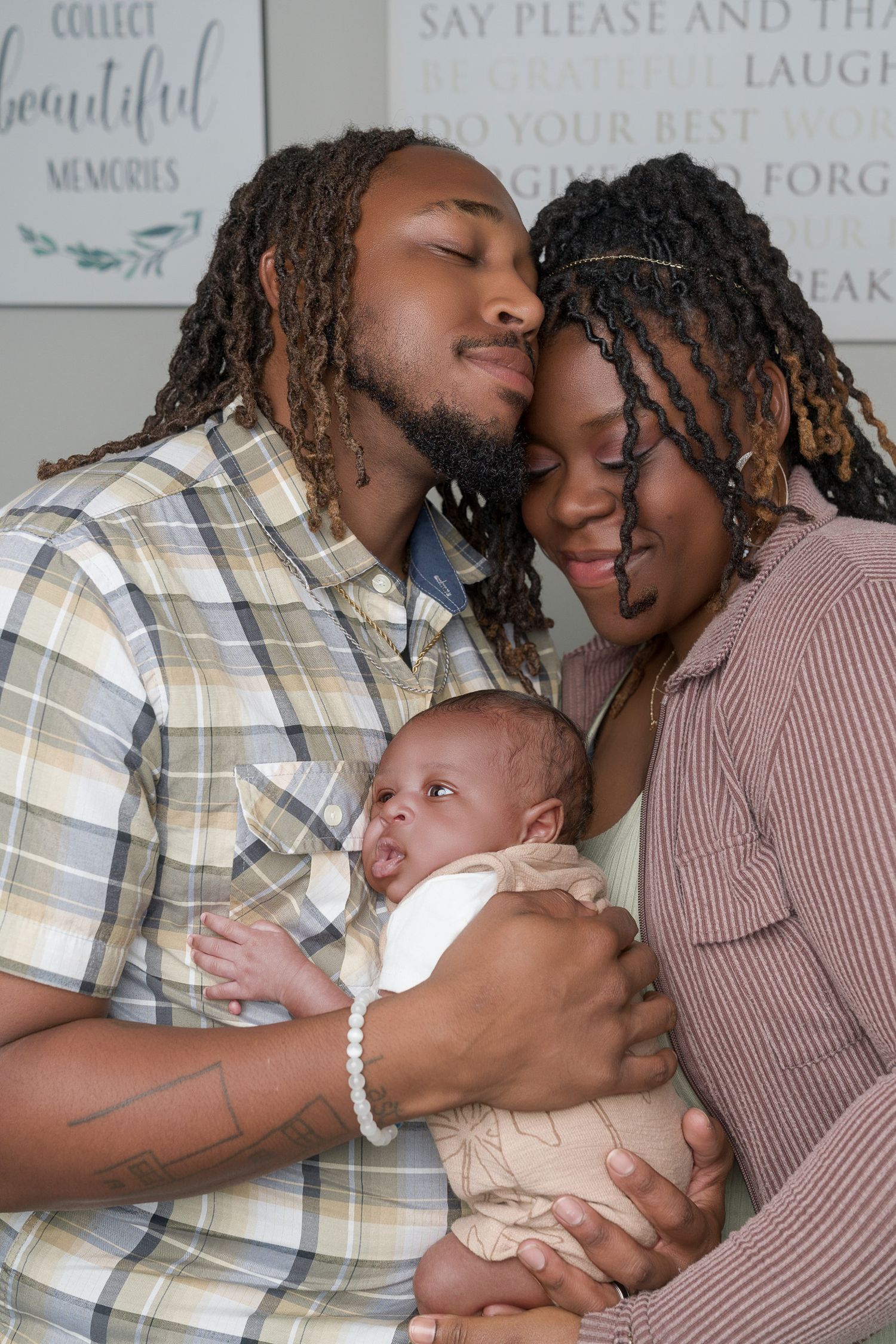 Newborn family photographer serving Arlington and DFW